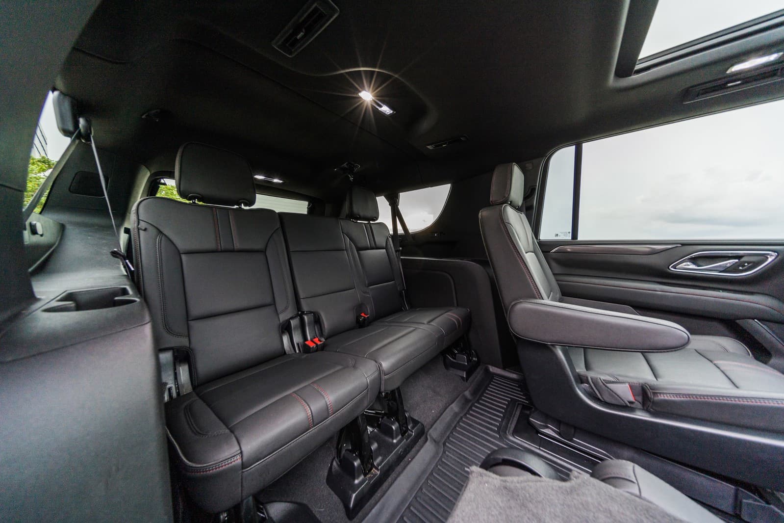 Chevrolet Suburban RST Duramax Black/Black - thumbnail 10