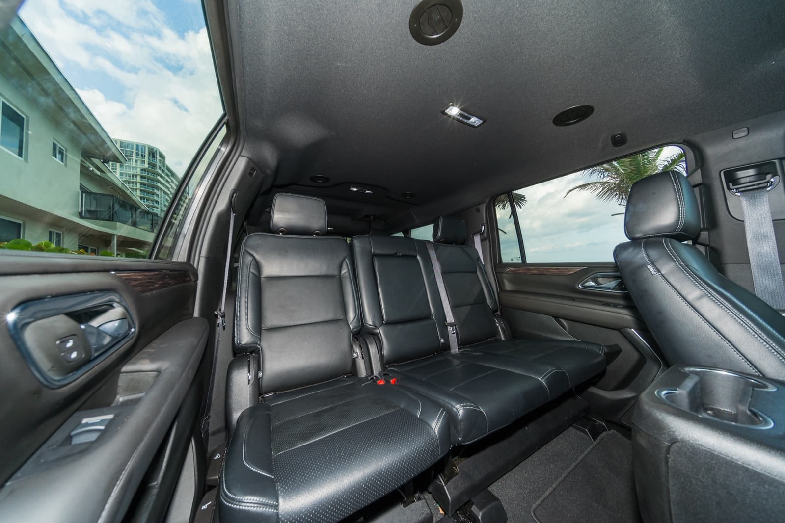 Chevrolet Suburban White/Black - thumbnail 8