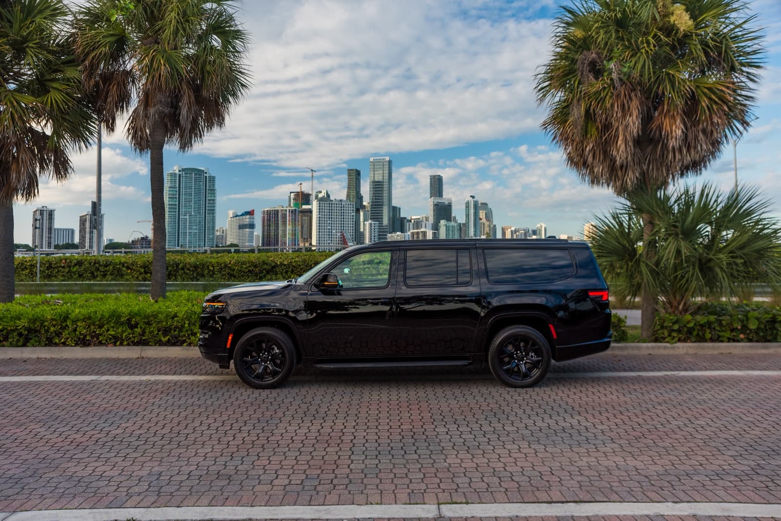 Jeep Wagoneer Black/Black - thumbnail 10