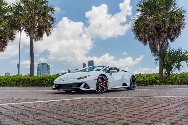 Lamborghini Huracan EVO Spyder Bianco Icarus/Black for rent in Miami