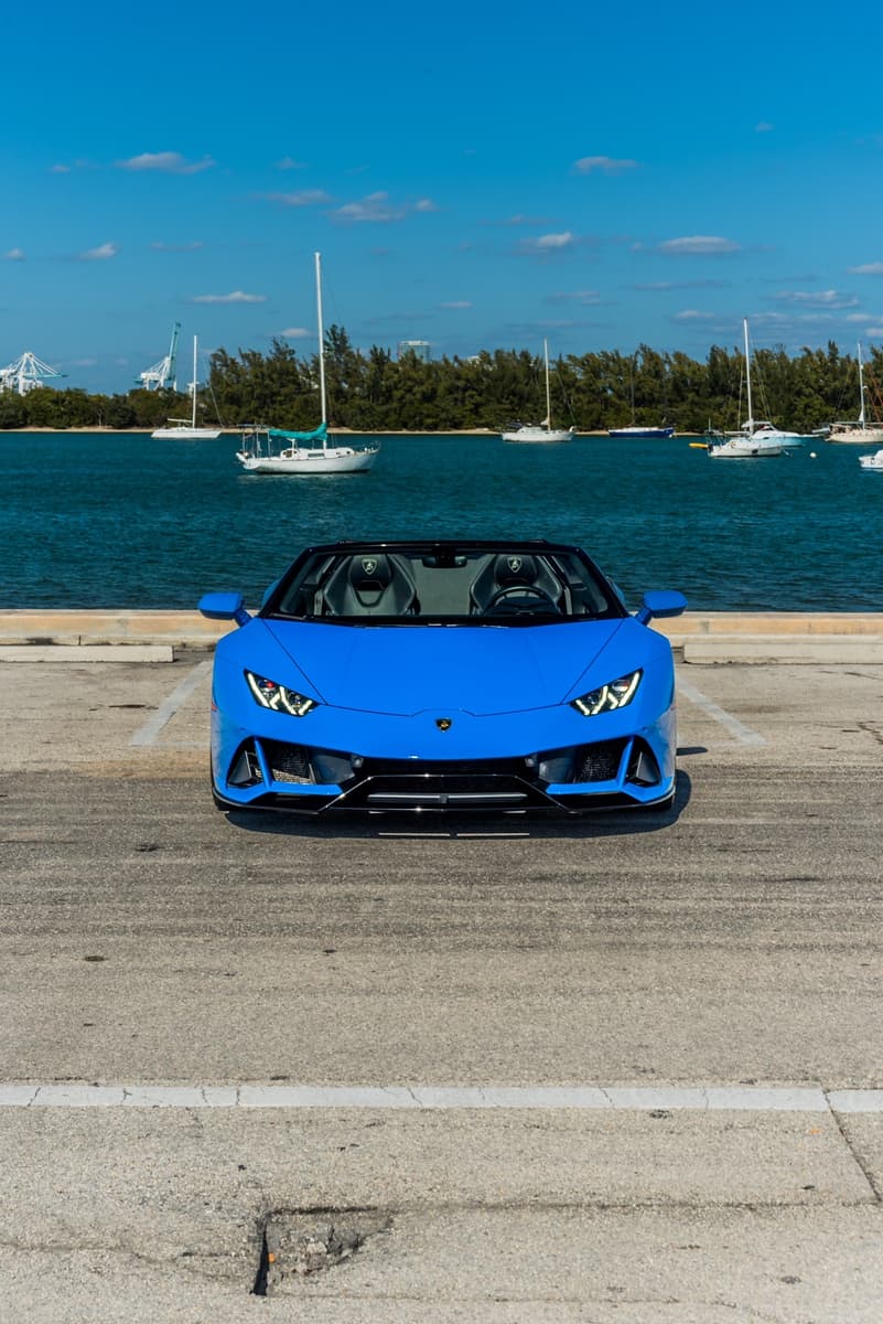 Lamborghini Huracan EVO Spyder Le Mans Blue/Black - thumbnail 2