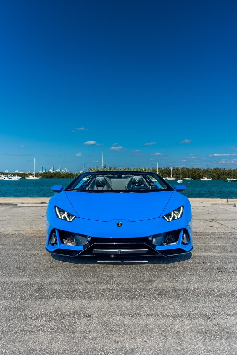 Lamborghini Huracan EVO Spyder Le Mans Blue/Black - thumbnail 3