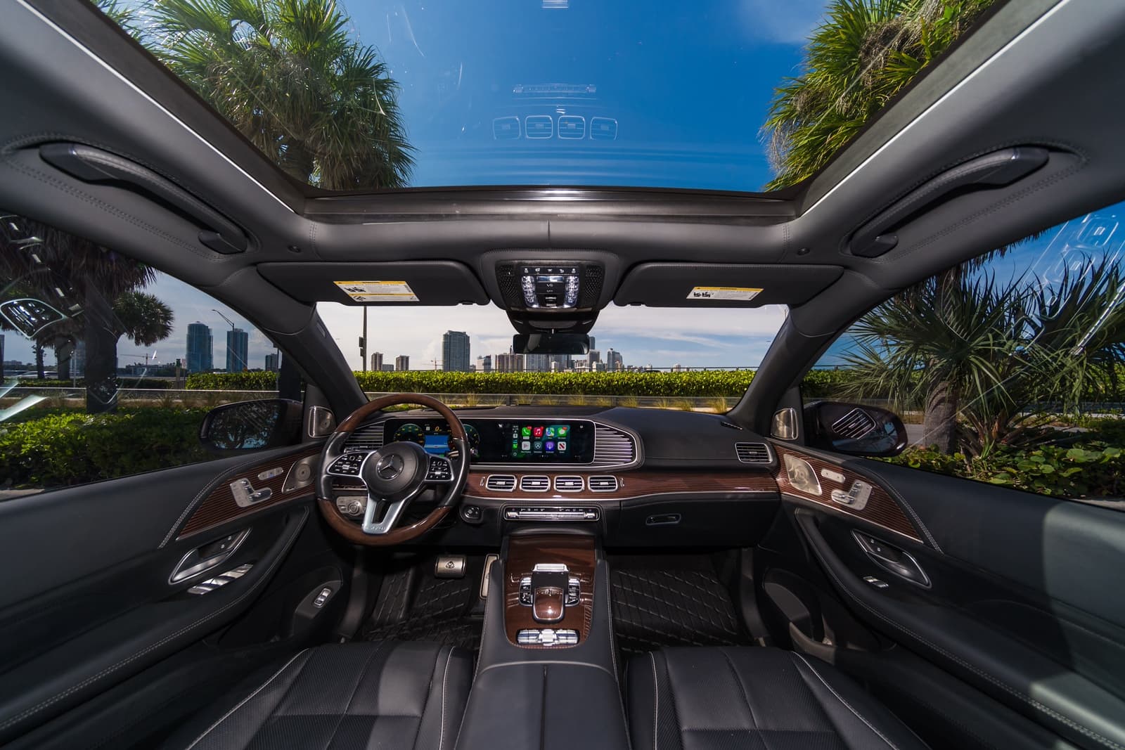 Mercedes-Benz Maybach GLS600 Champagne/Black - thumbnail 2