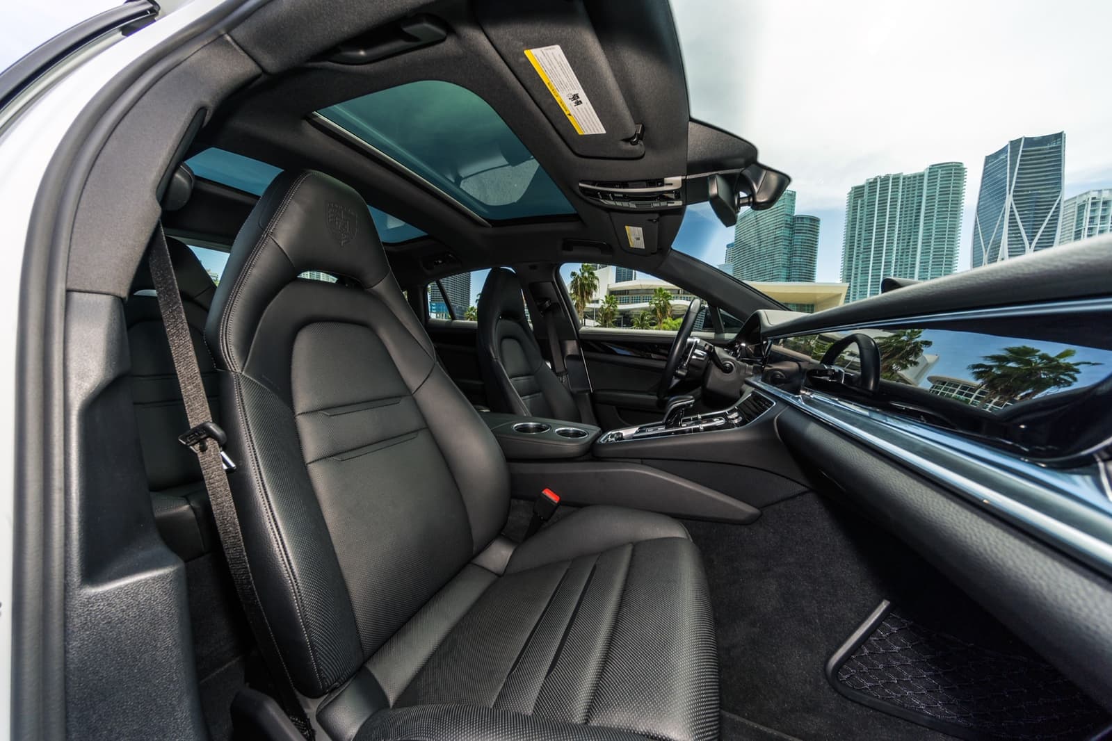 Porsche Panamera 4 E-Hybrid White/Black - thumbnail 5