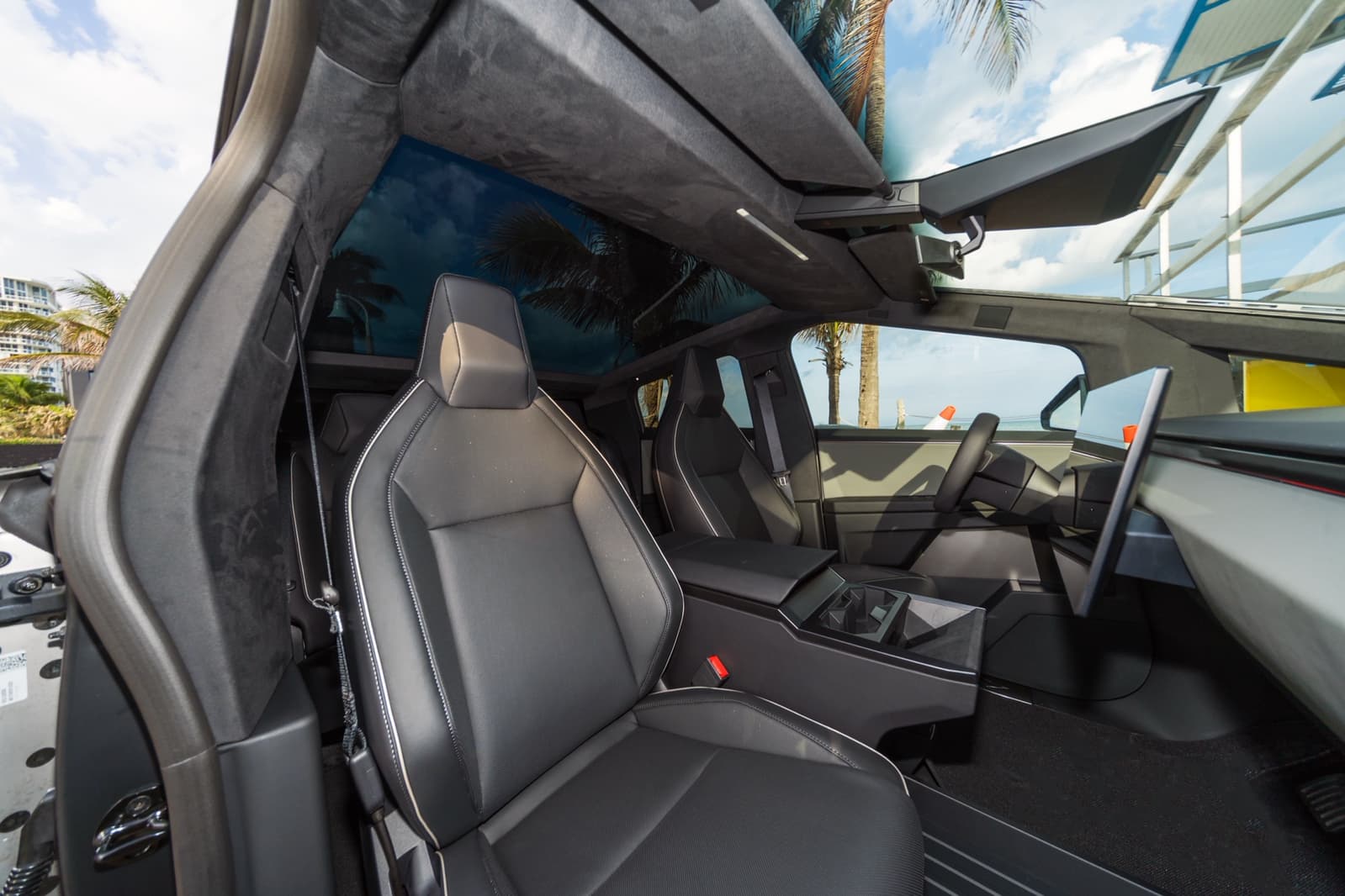 Tesla Cybertruck AWD  - thumbnail 2