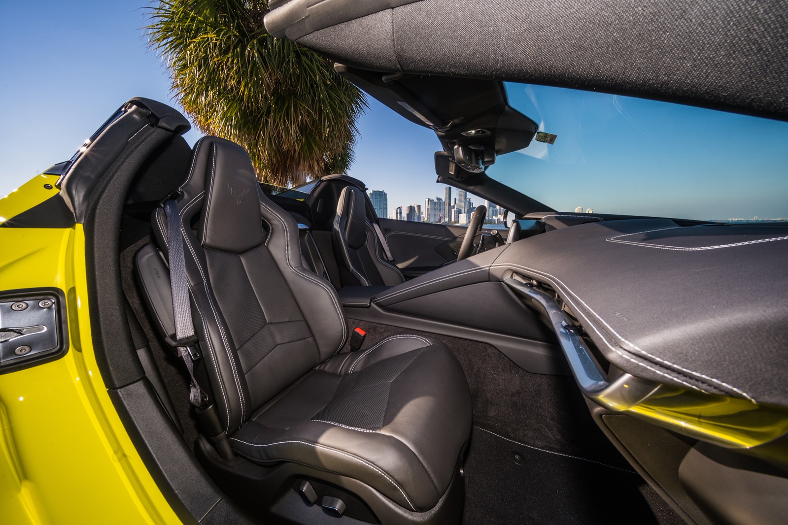 Chevrolet Corvette C8 Convertible Yellow/Black - thumbnail 6