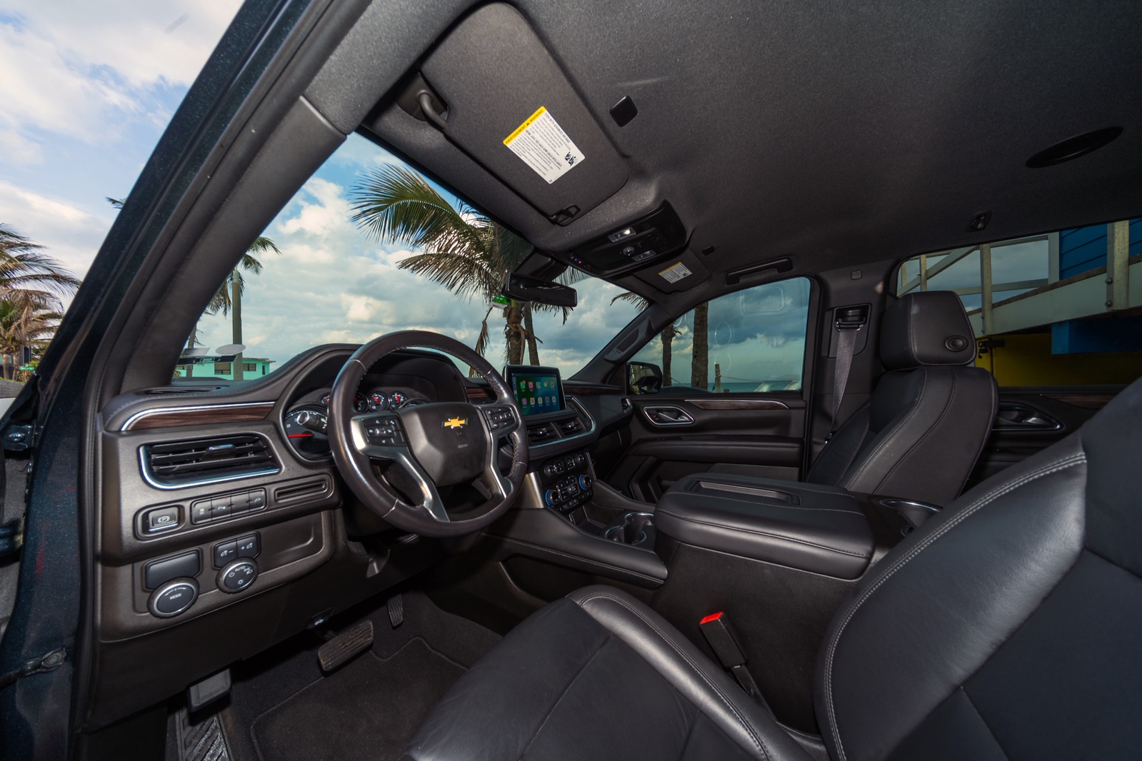 Chevrolet Suburban LT Dark Grey/Black - thumbnail 2
