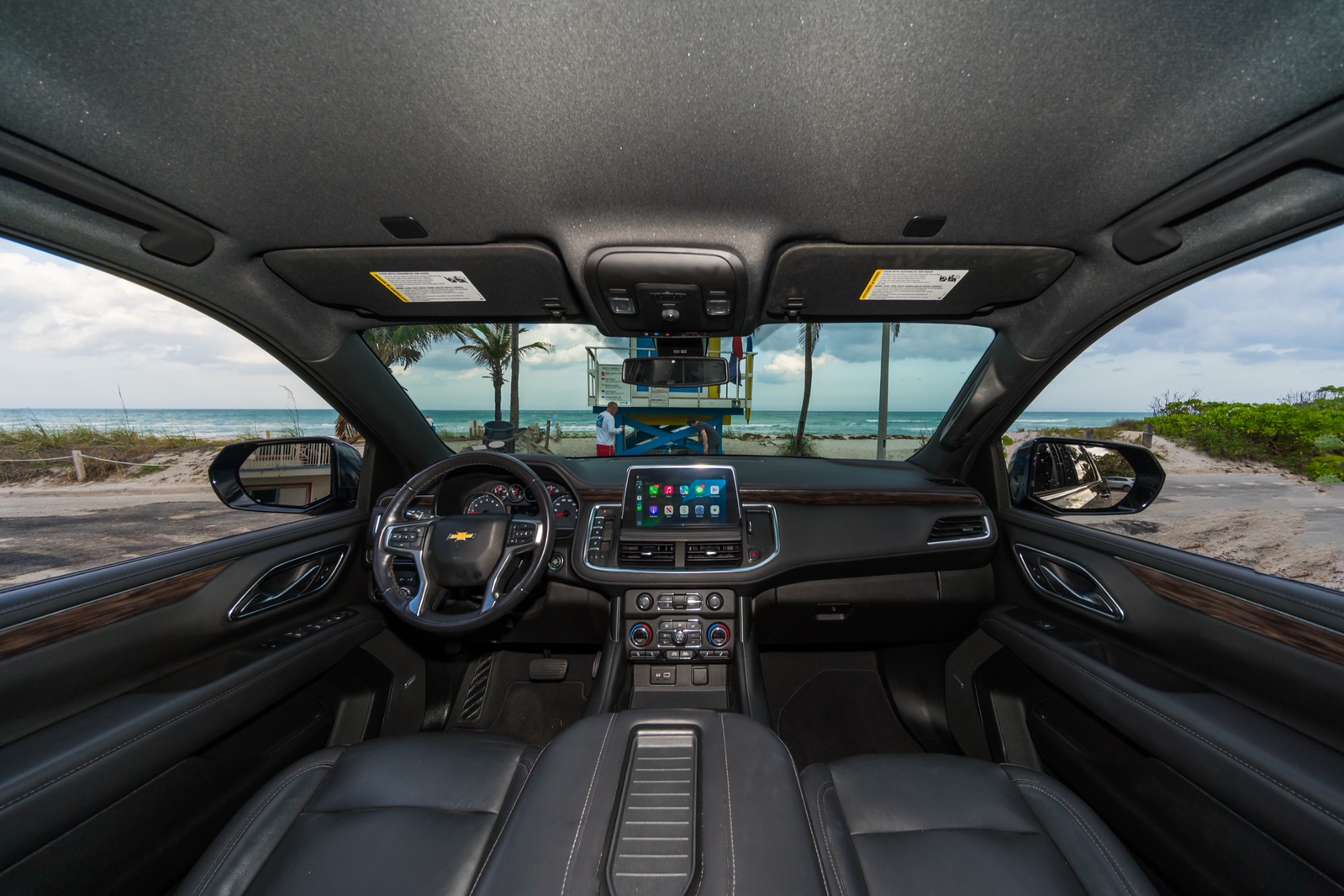 Chevrolet Suburban LT Dark Grey/Black - thumbnail 3
