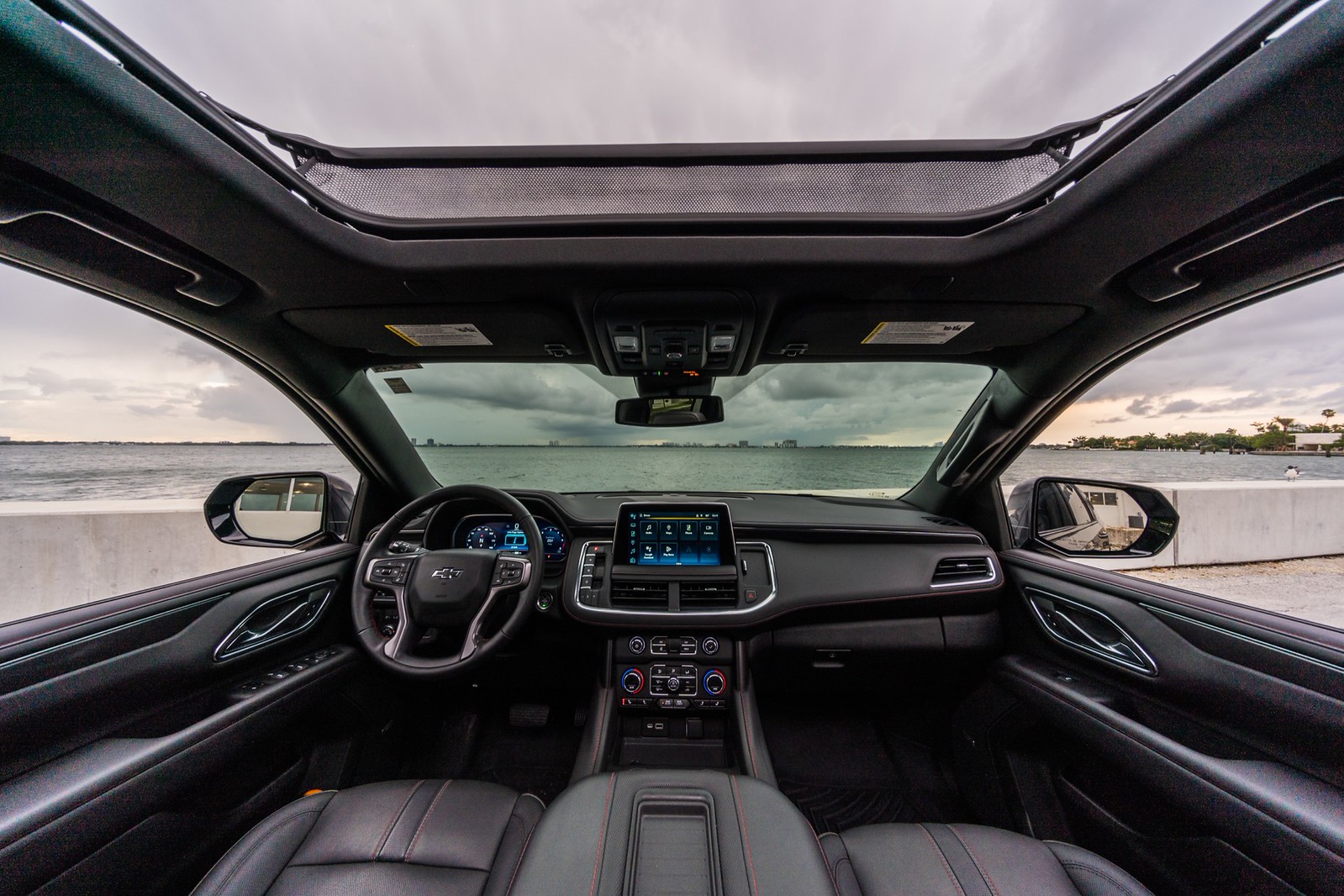 Chevrolet Suburban RST Duramax Black/Black - thumbnail 2