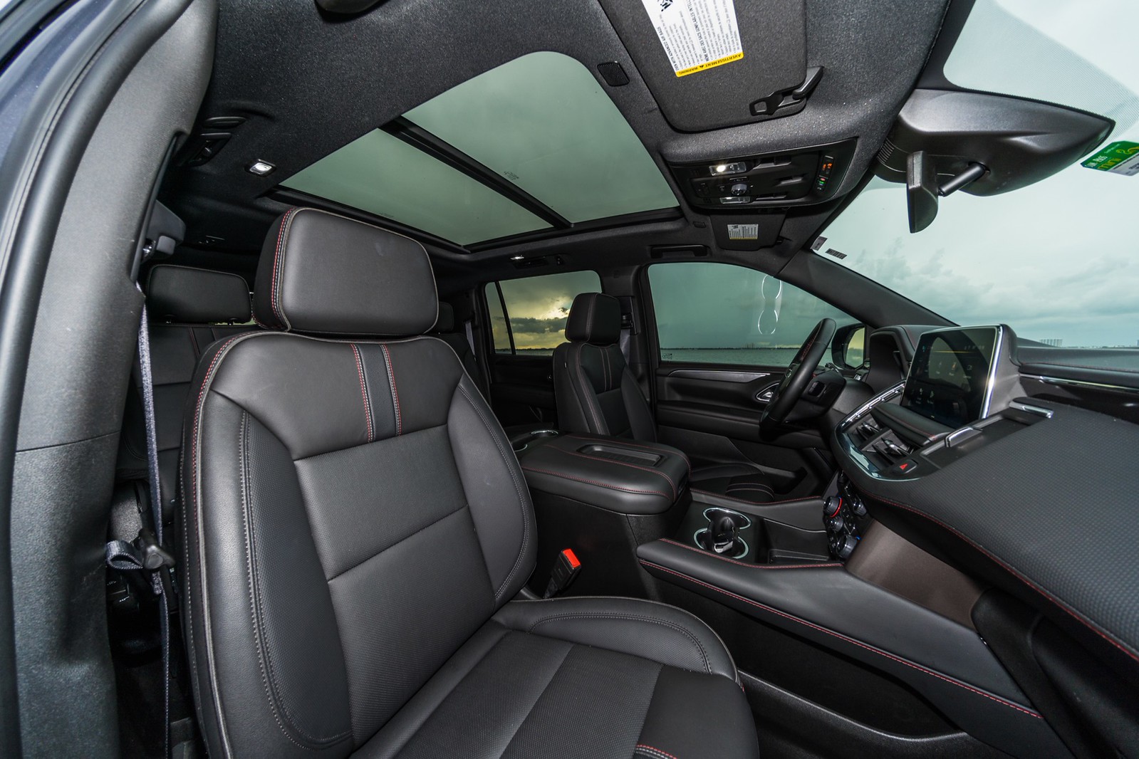 Chevrolet Suburban RST Duramax Black/Black - thumbnail 3