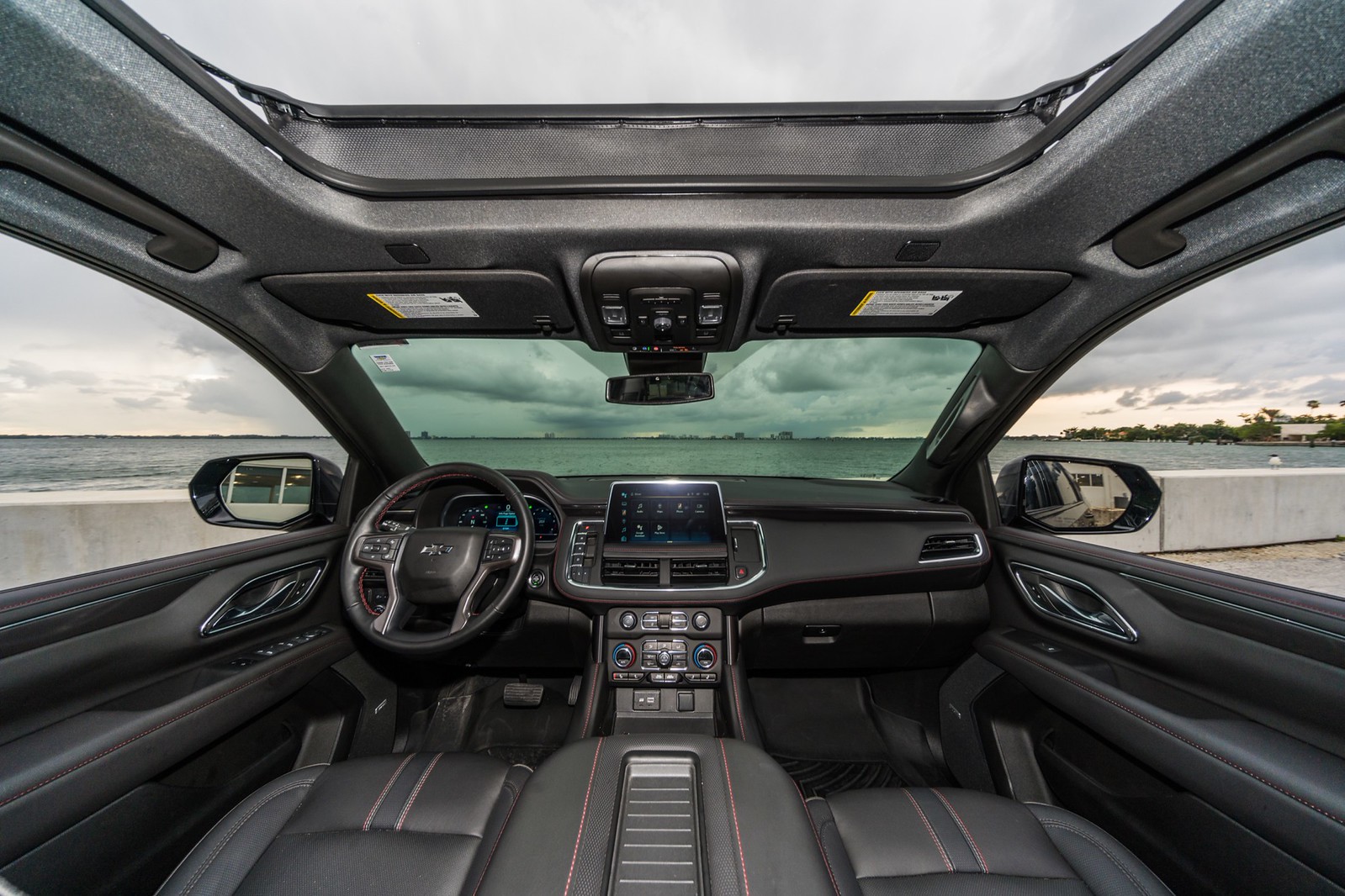 Chevrolet Suburban RST Duramax Black/Black - thumbnail 5