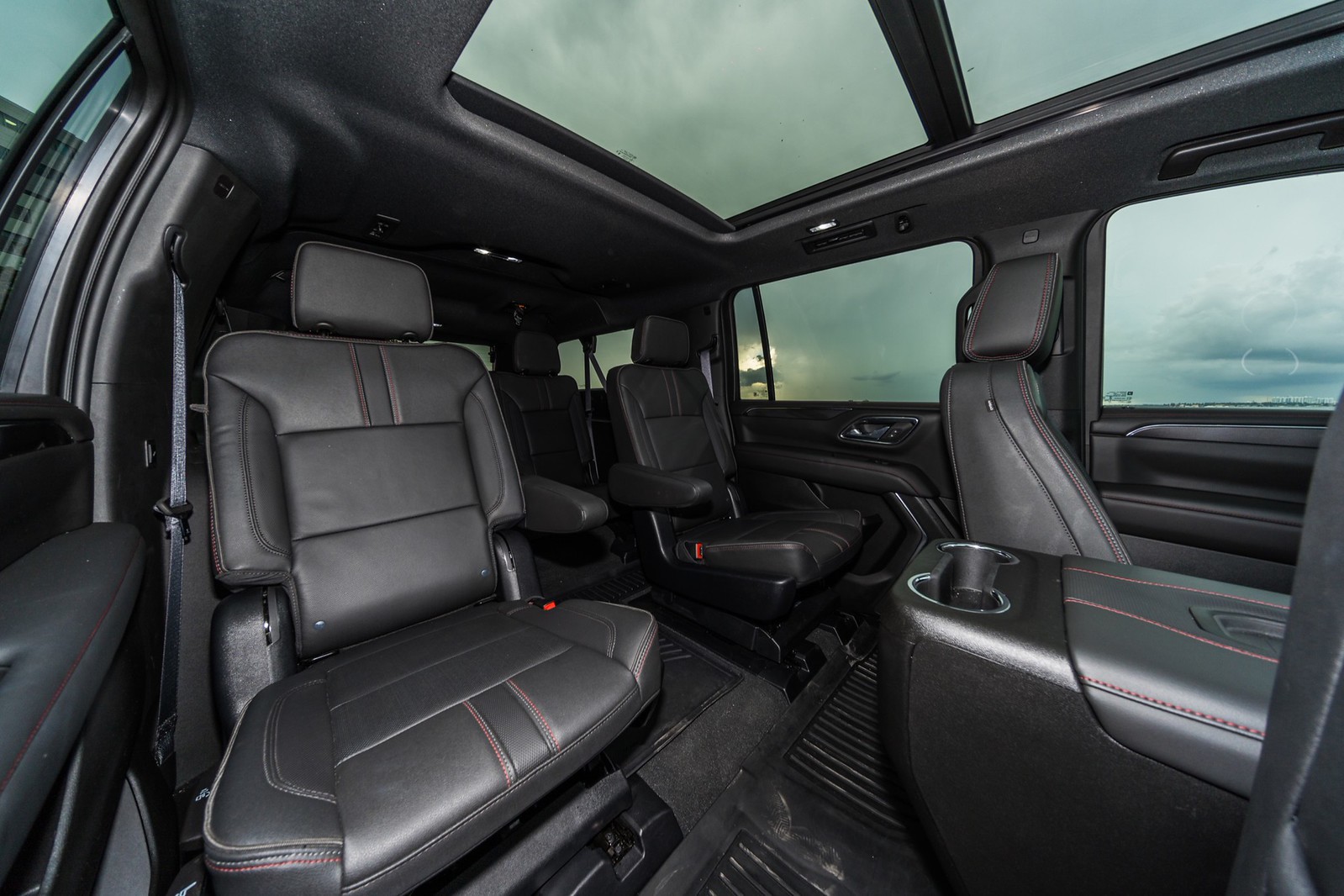 Chevrolet Suburban RST Duramax Black/Black - thumbnail 8