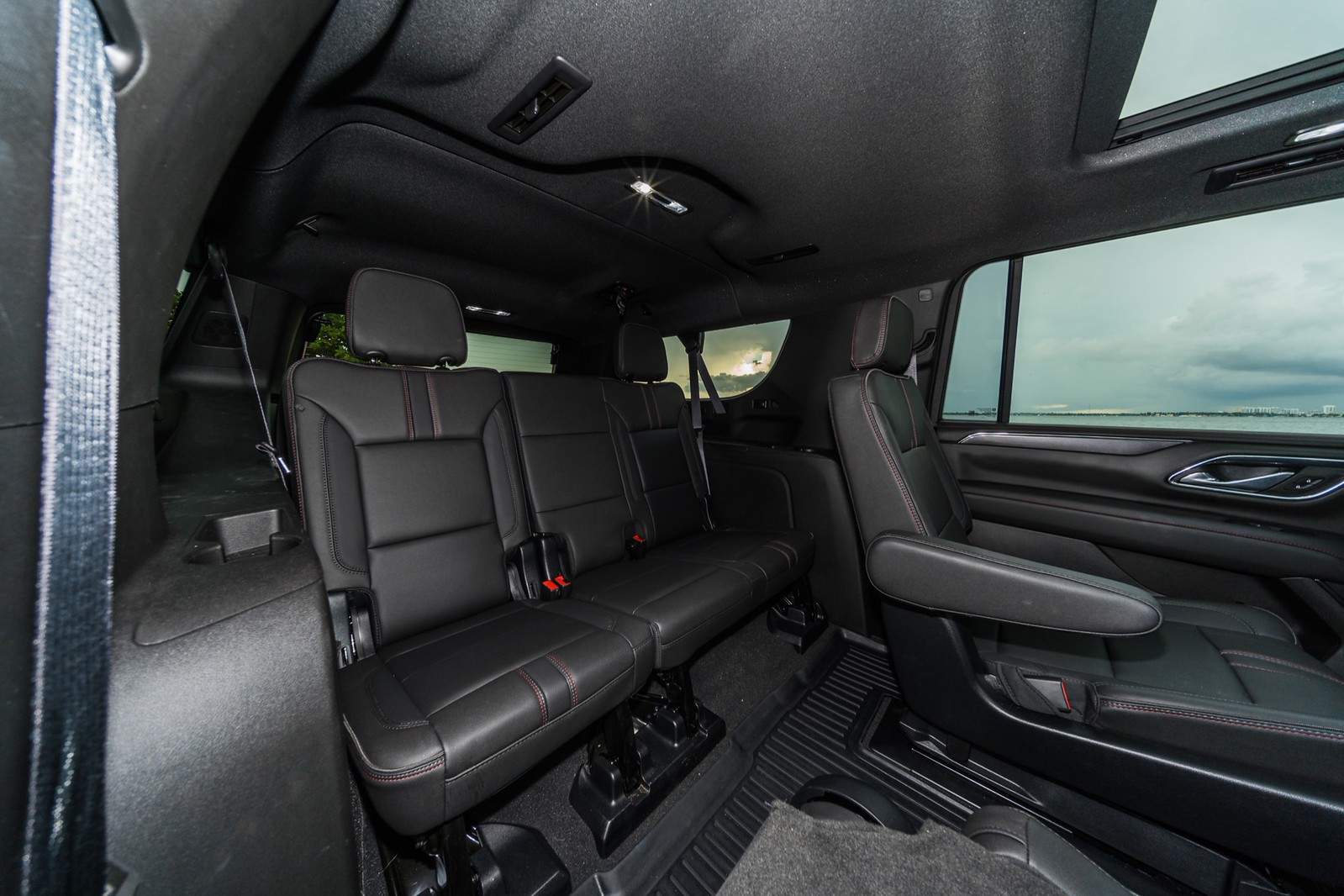 Chevrolet Suburban RST Duramax Black/Black - thumbnail 9