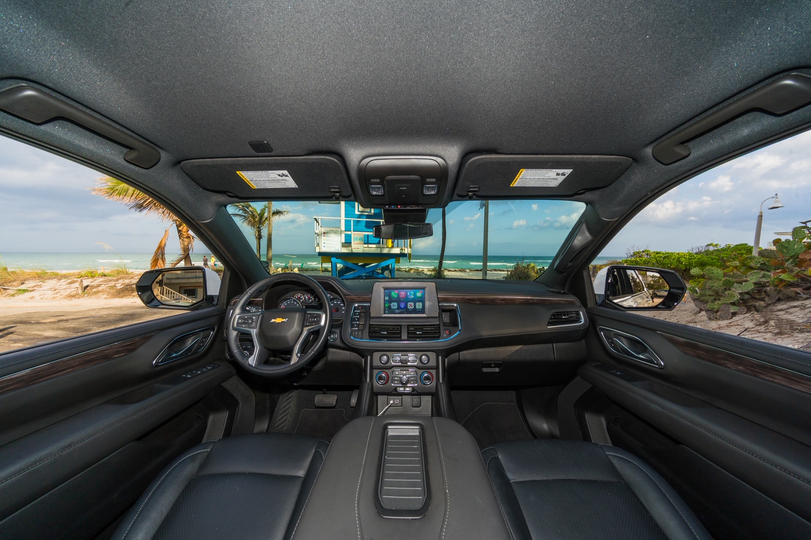 Chevrolet Suburban White/Black - thumbnail 4