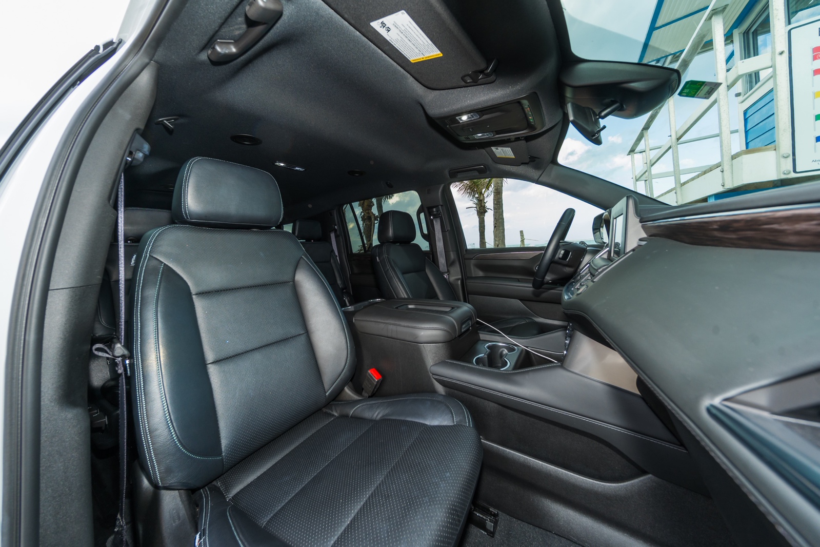Chevrolet Suburban White/Black - thumbnail 7