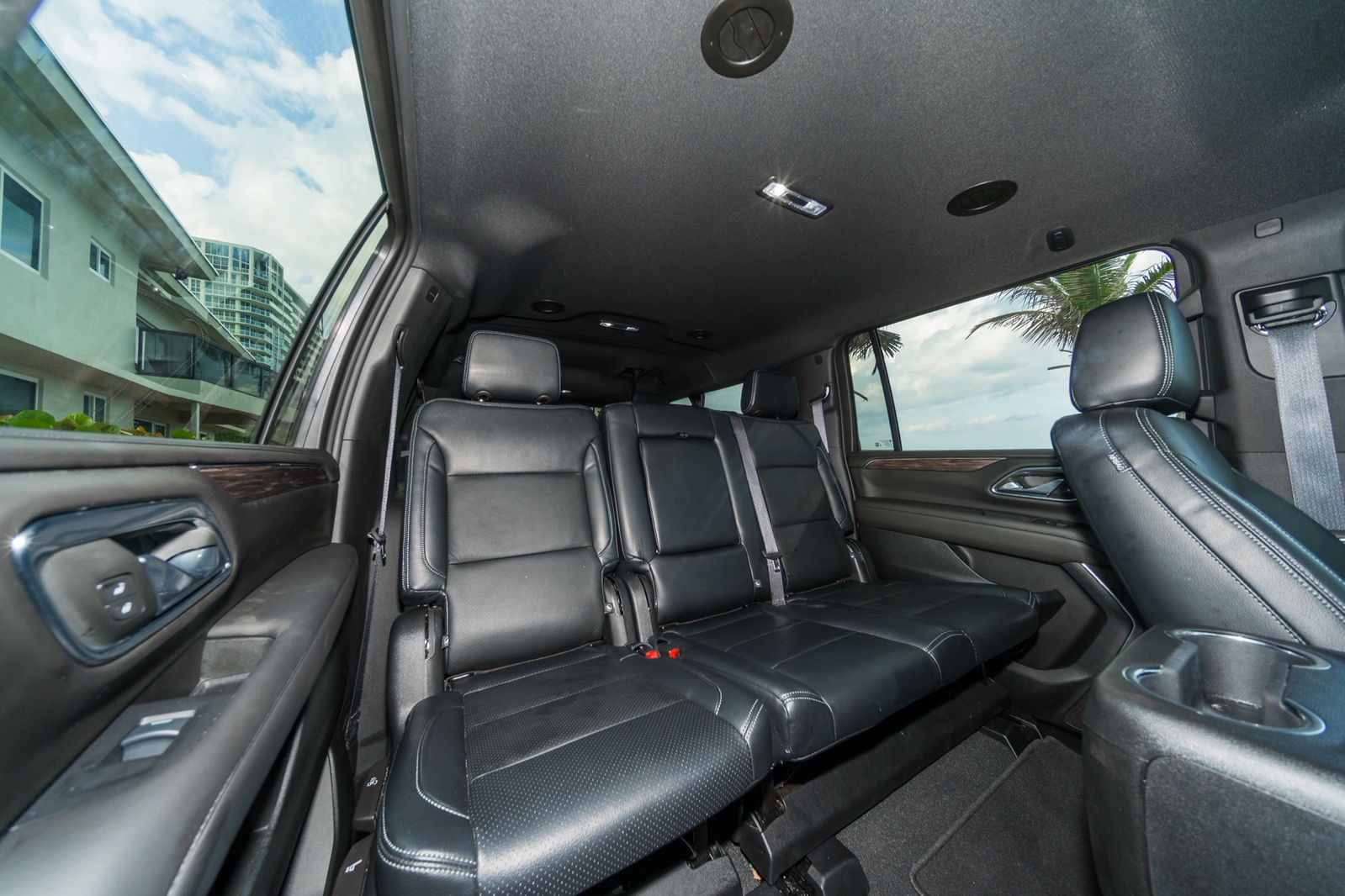 Chevrolet Suburban White/Black - thumbnail 8