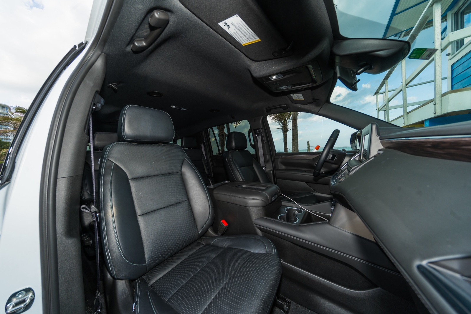 Chevrolet Suburban White/Black - thumbnail 9