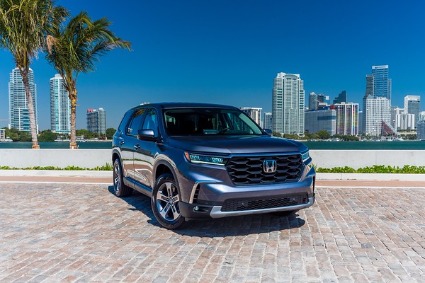 Honda Pilot Grey/Black for rent in Miami