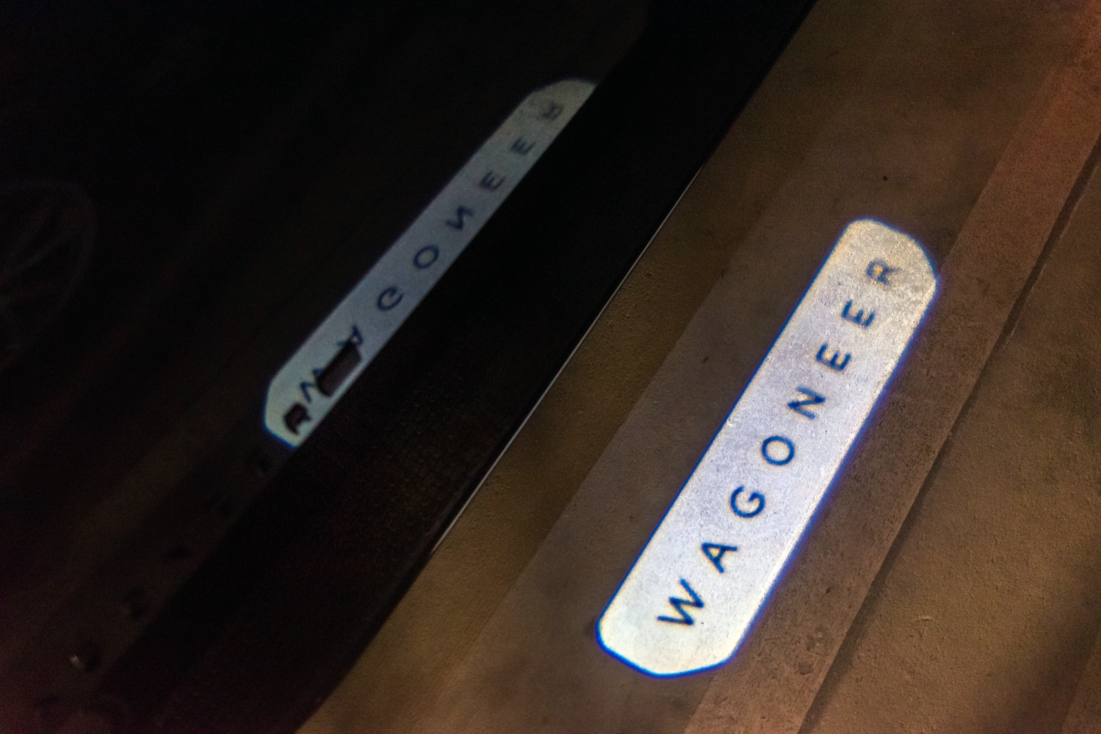 Jeep Wagoneer Black/Black - thumbnail 2