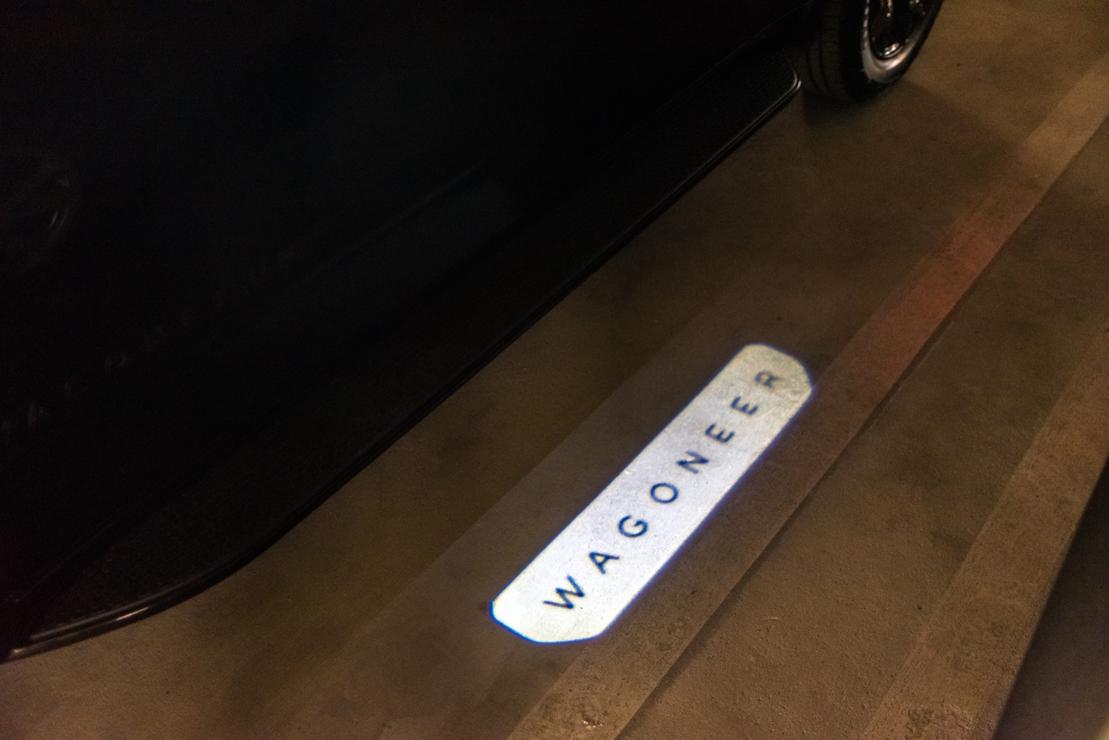 Jeep Wagoneer Black/Black - thumbnail 4