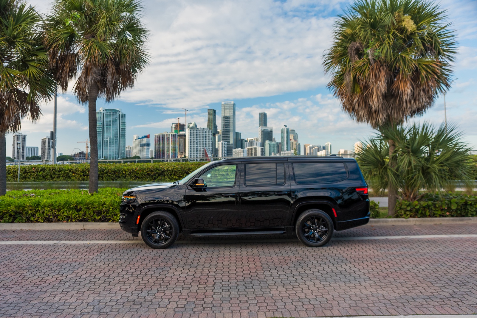 Jeep Wagoneer Black/Black - thumbnail 9