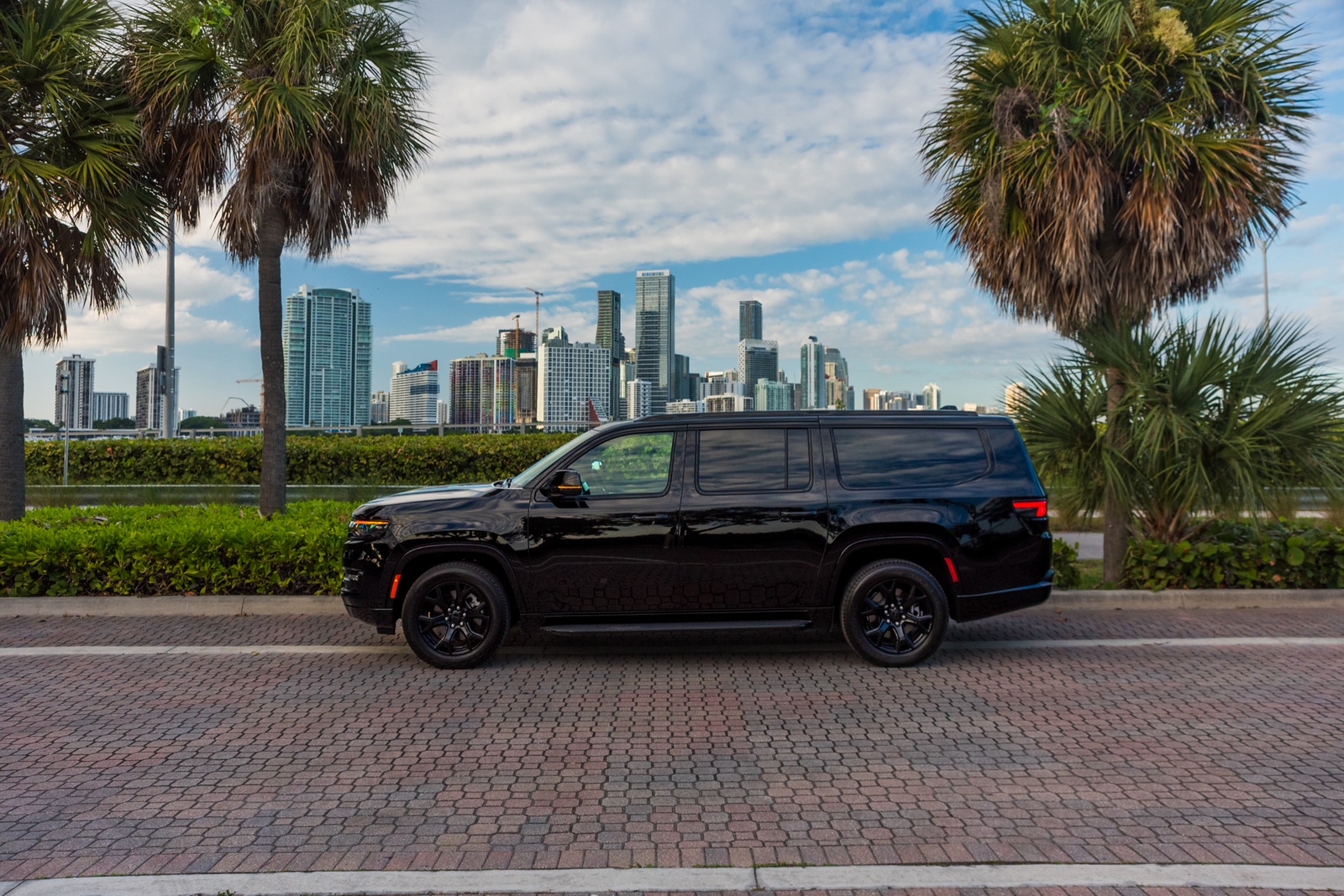 Jeep Wagoneer Black/Black - thumbnail 10