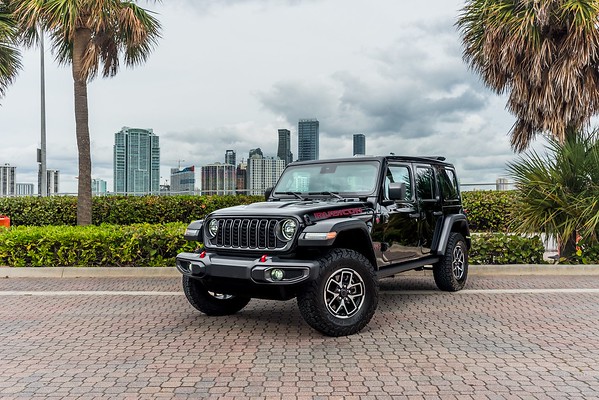 Jeep Wrangler JL Convertible Black/Black for rent in Miami