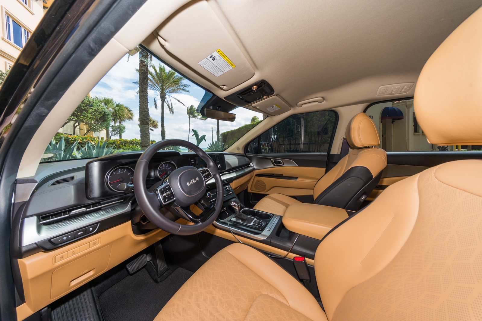Kia Carnival Grey/Brown - thumbnail 5