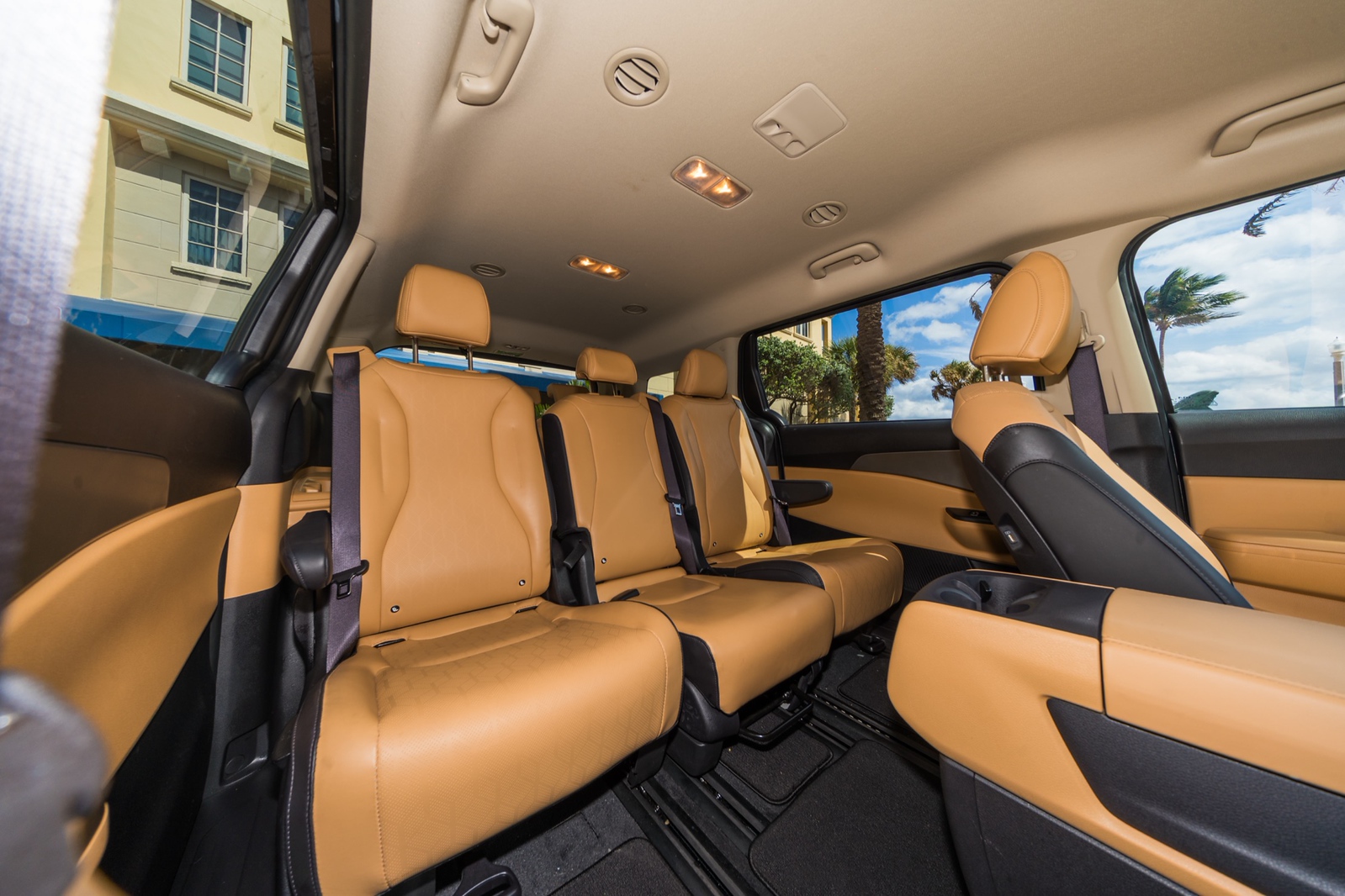 Kia Carnival Grey/Brown - thumbnail 10
