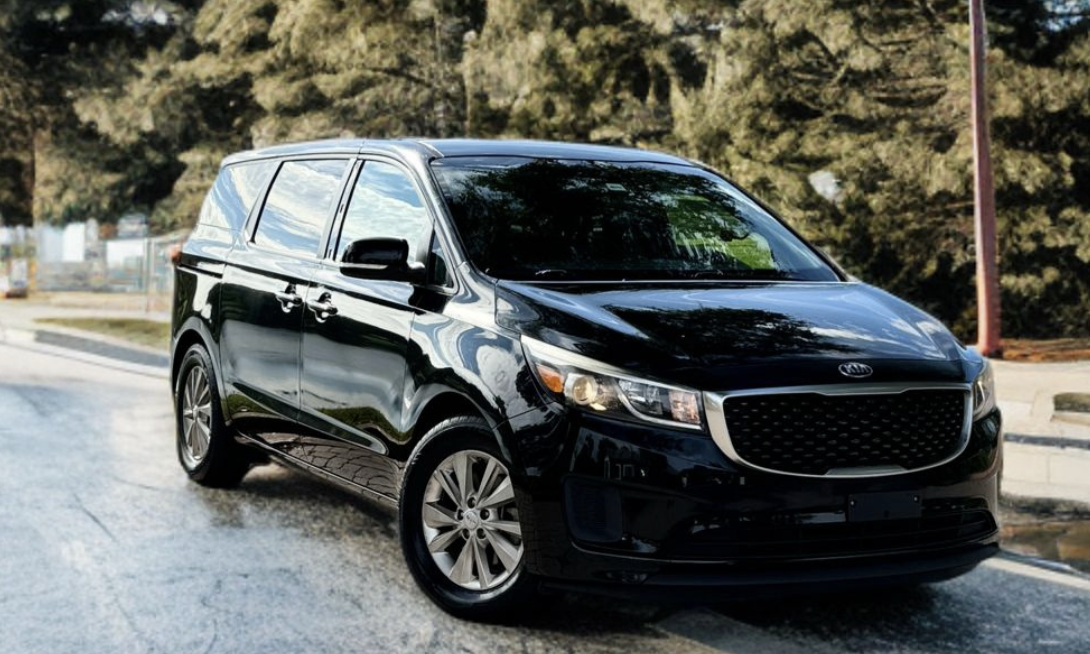 Kia Sedona  for rent in Orlando