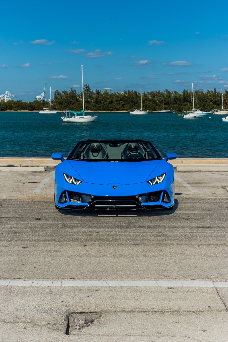 Lamborghini Huracan EVO Spyder Le Mans Blue/Black - thumbnail 2