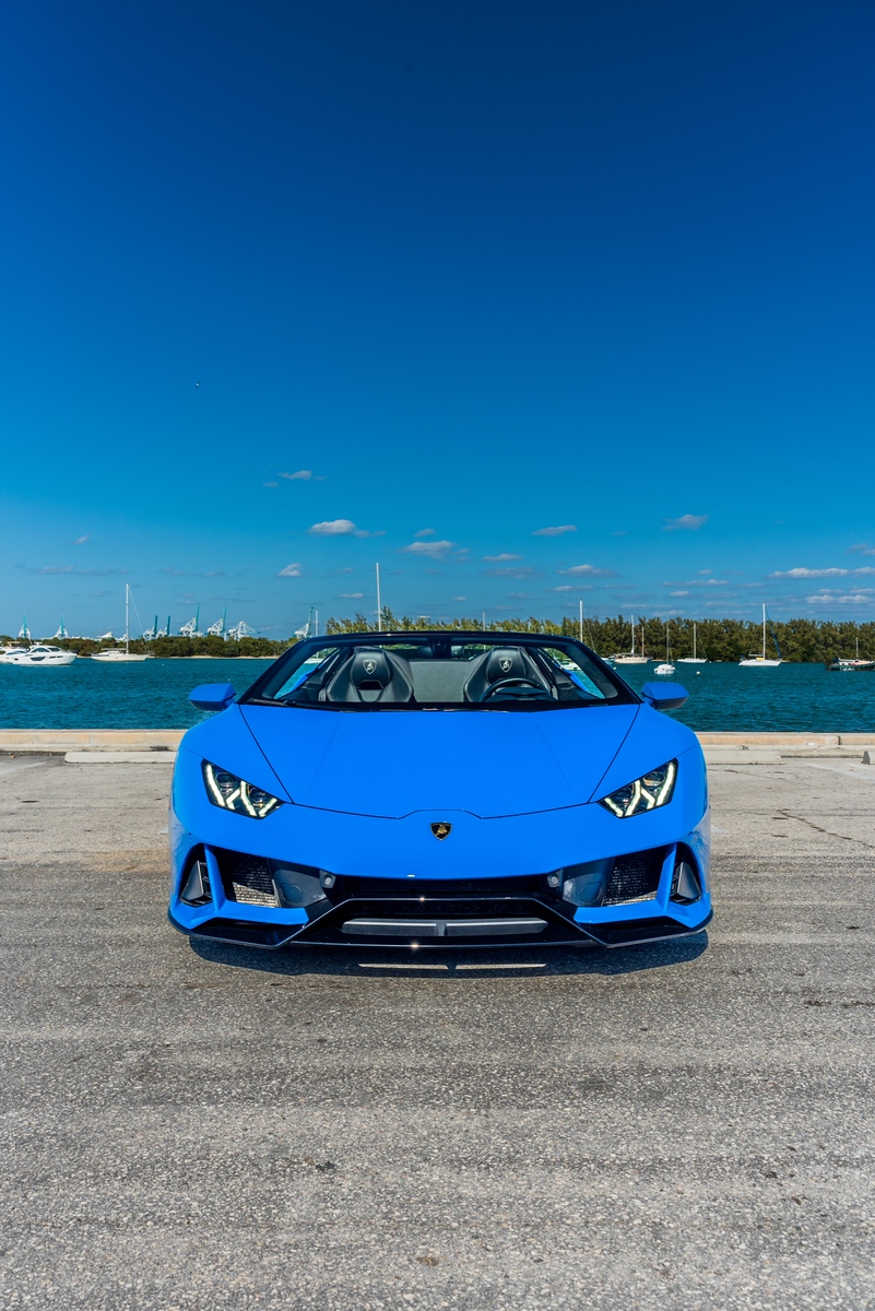 Lamborghini Huracan EVO Spyder Le Mans Blue/Black - thumbnail 3