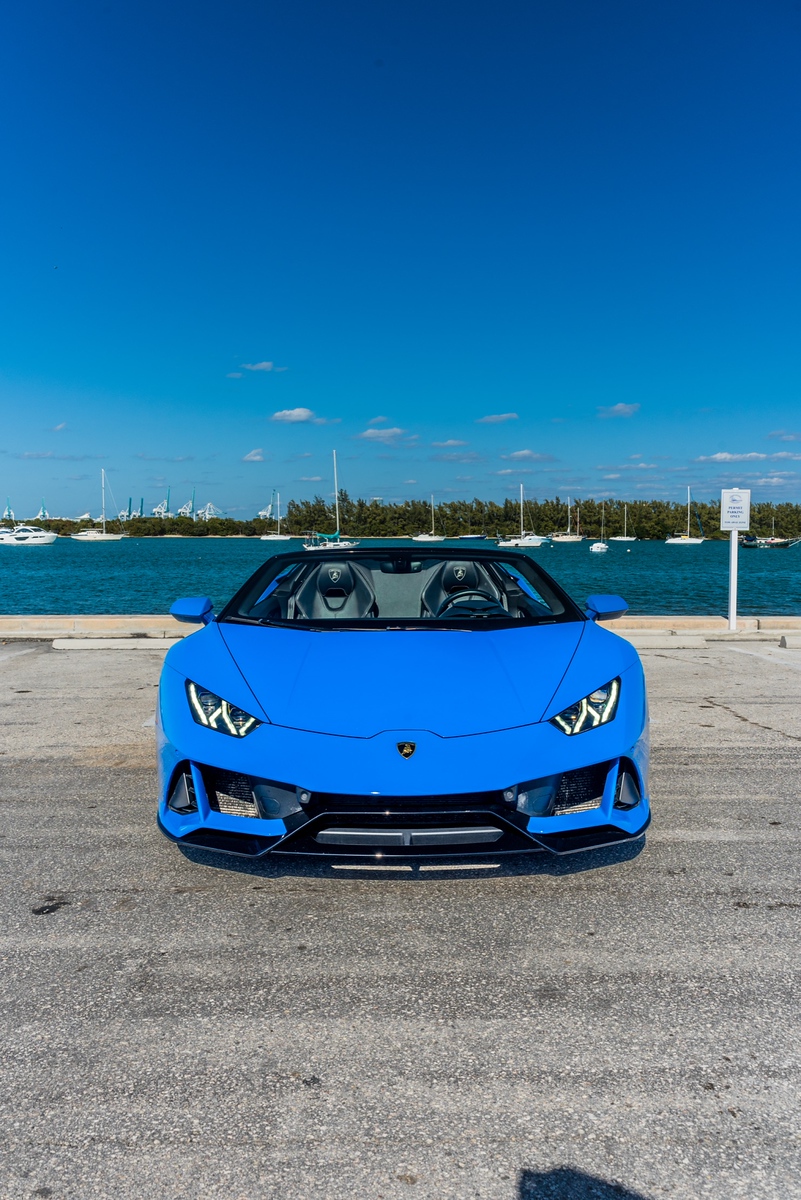 Lamborghini Huracan EVO Spyder Le Mans Blue/Black - thumbnail 4