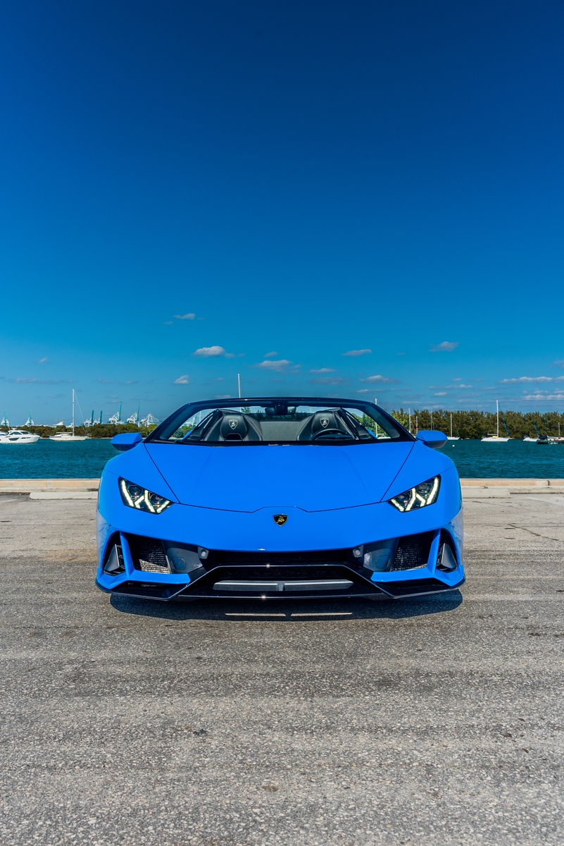 Lamborghini Huracan EVO Spyder Le Mans Blue/Black - thumbnail 5