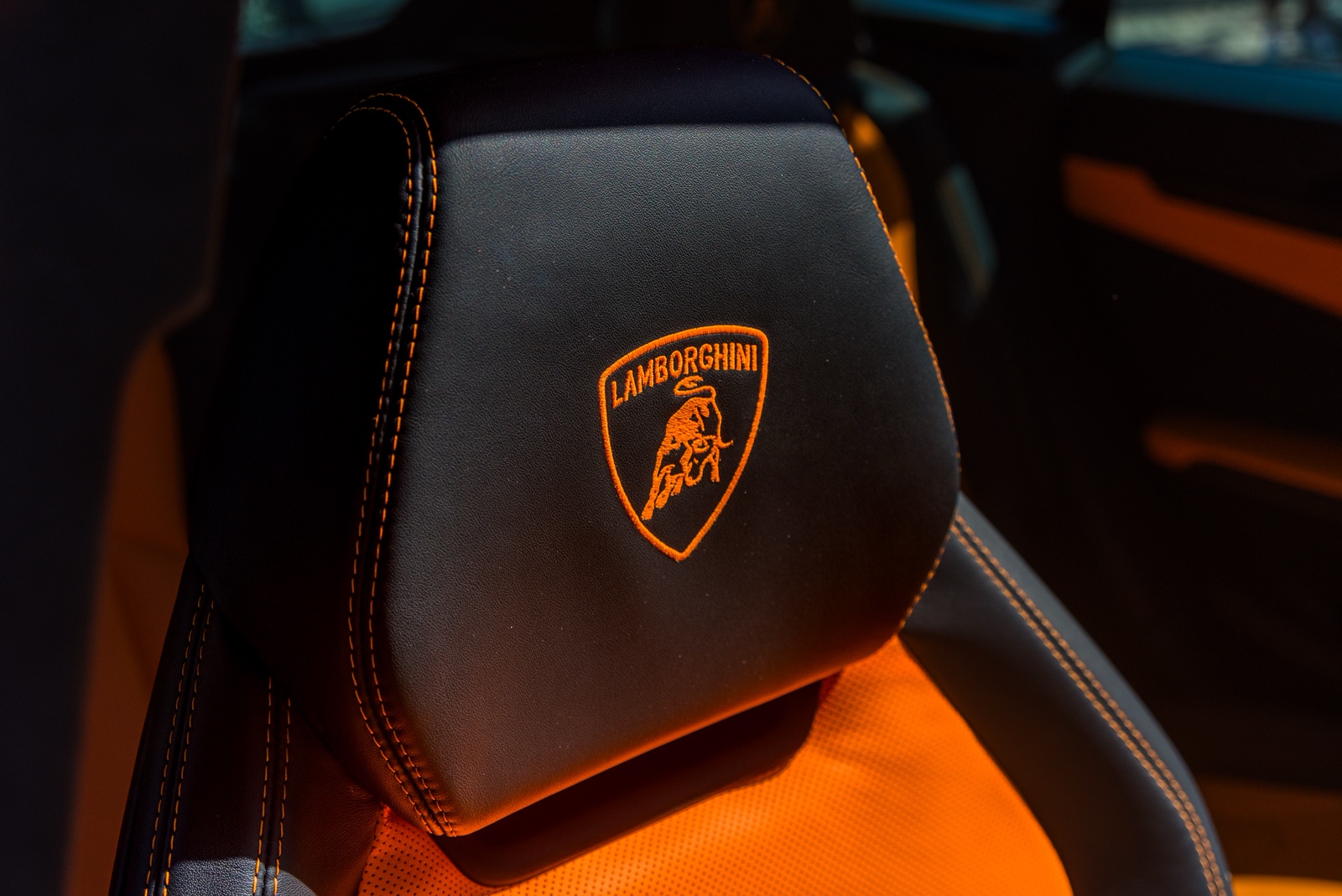 Lamborghini Urus  - thumbnail 2