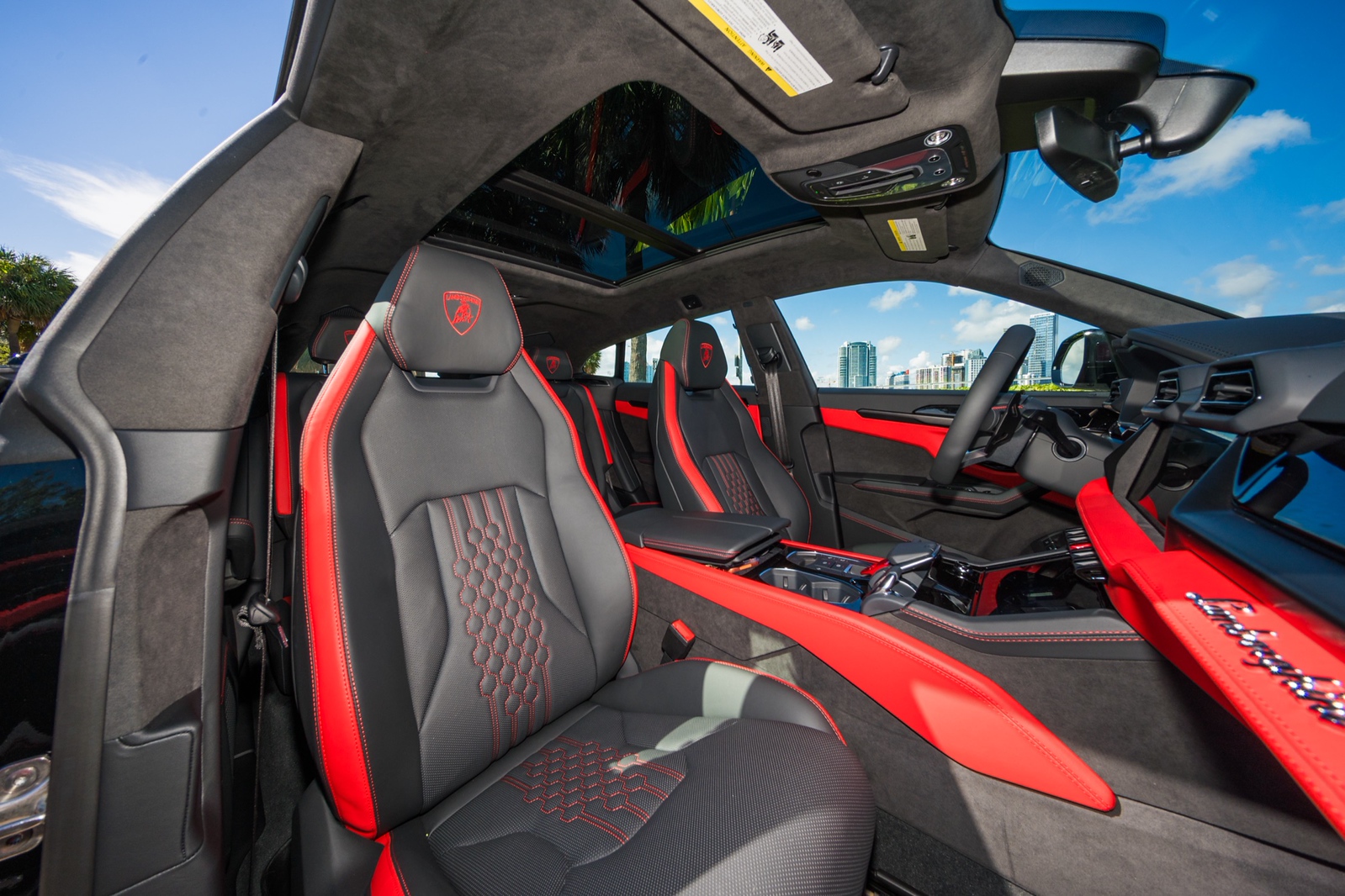 Lamborghini Urus SE Black/Red - thumbnail 5