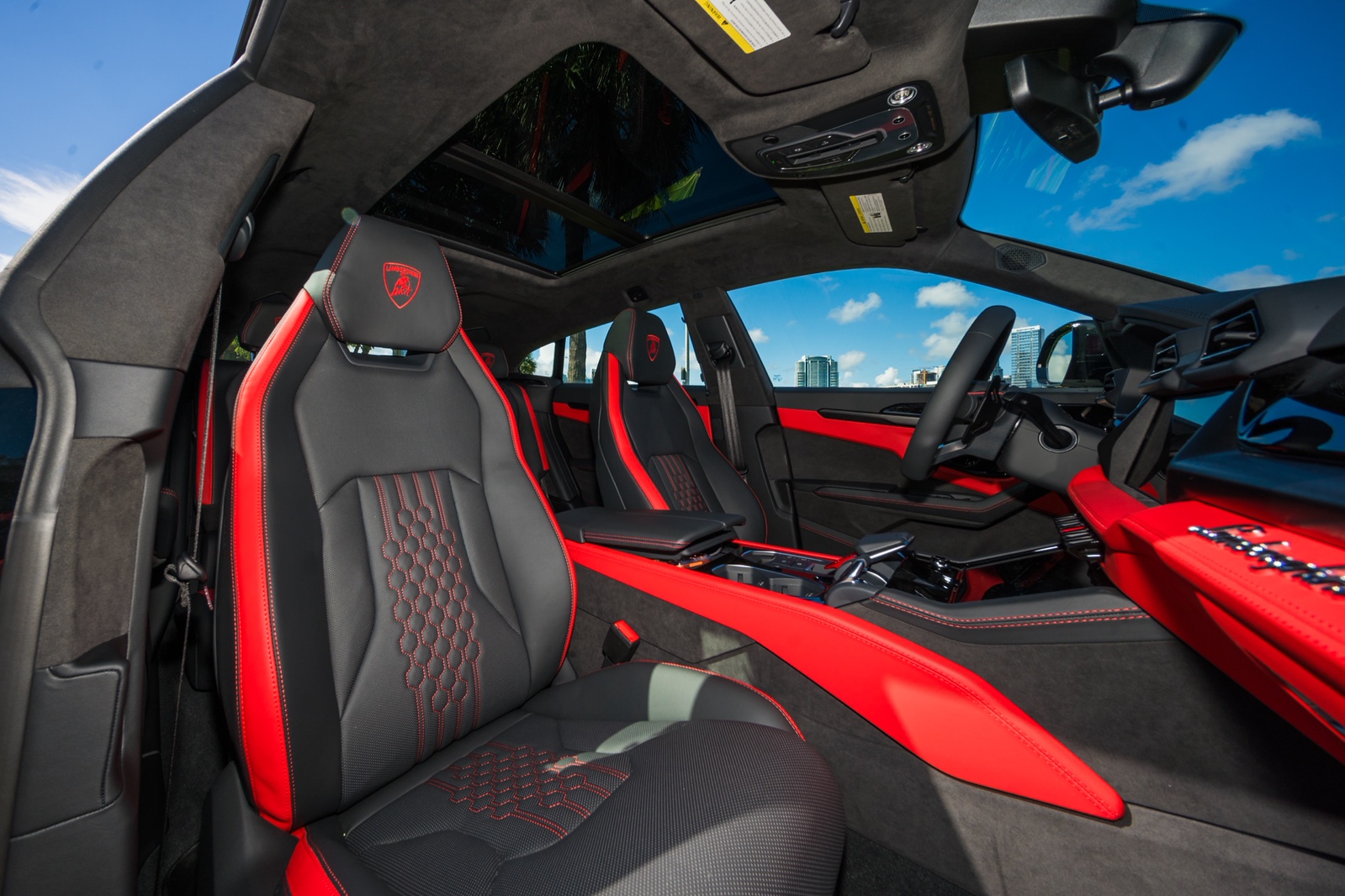 Lamborghini Urus SE Black/Red - thumbnail 6