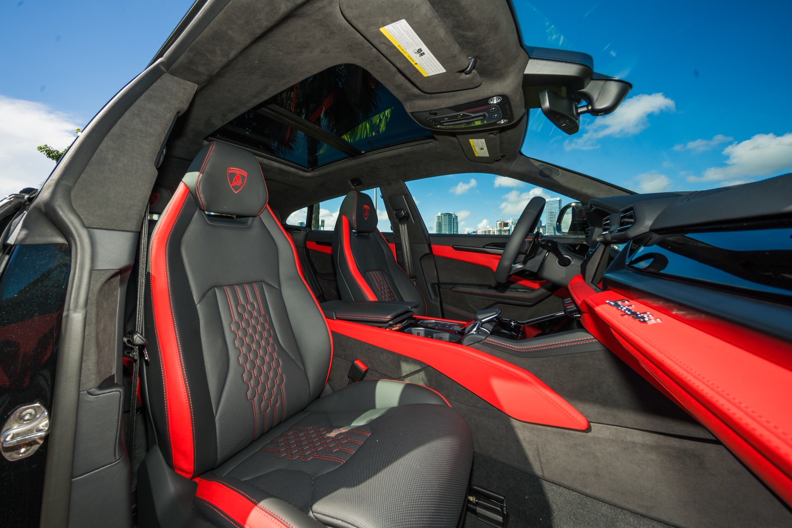 Lamborghini Urus SE Black/Red - thumbnail 7