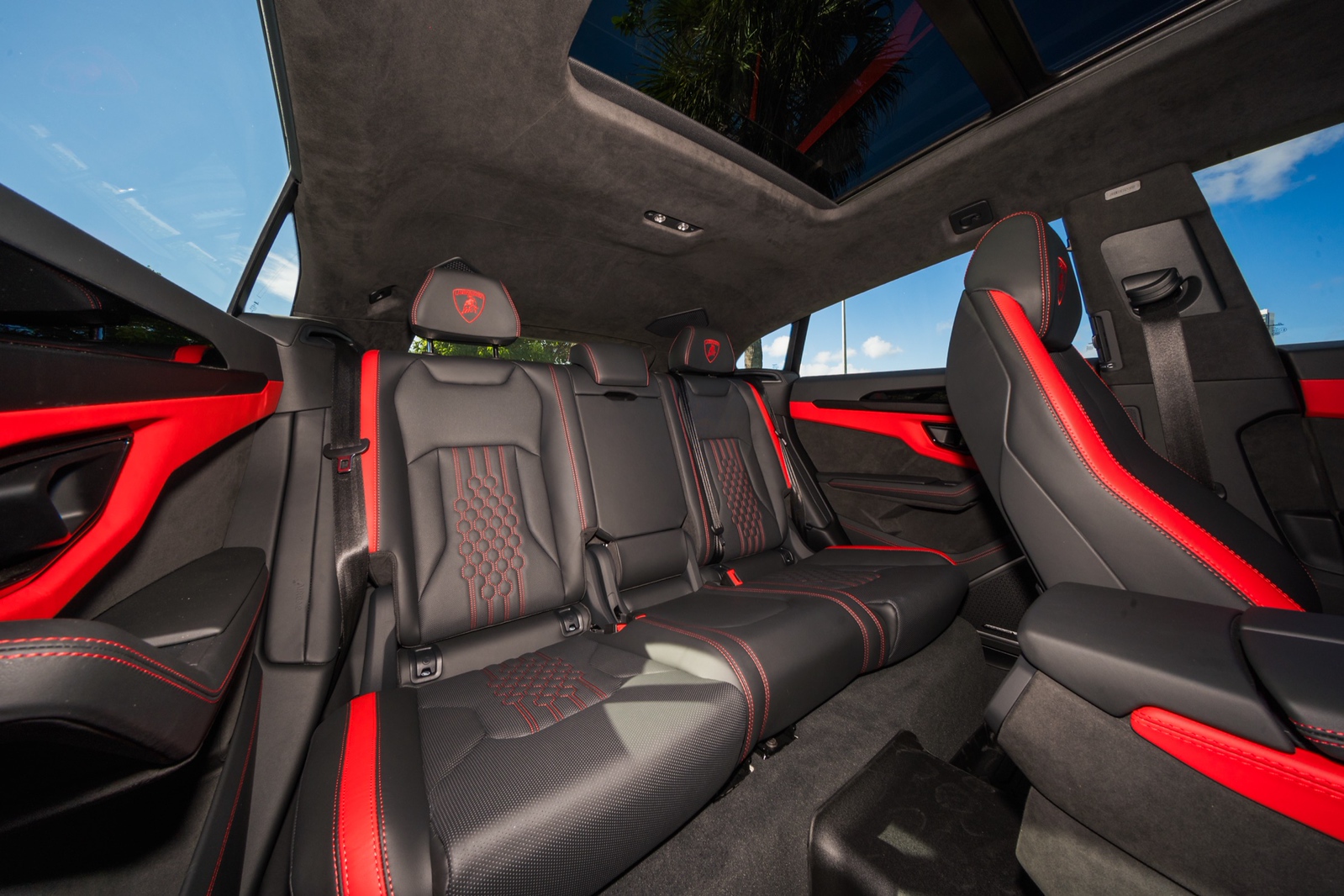 Lamborghini Urus SE Black/Red - thumbnail 8