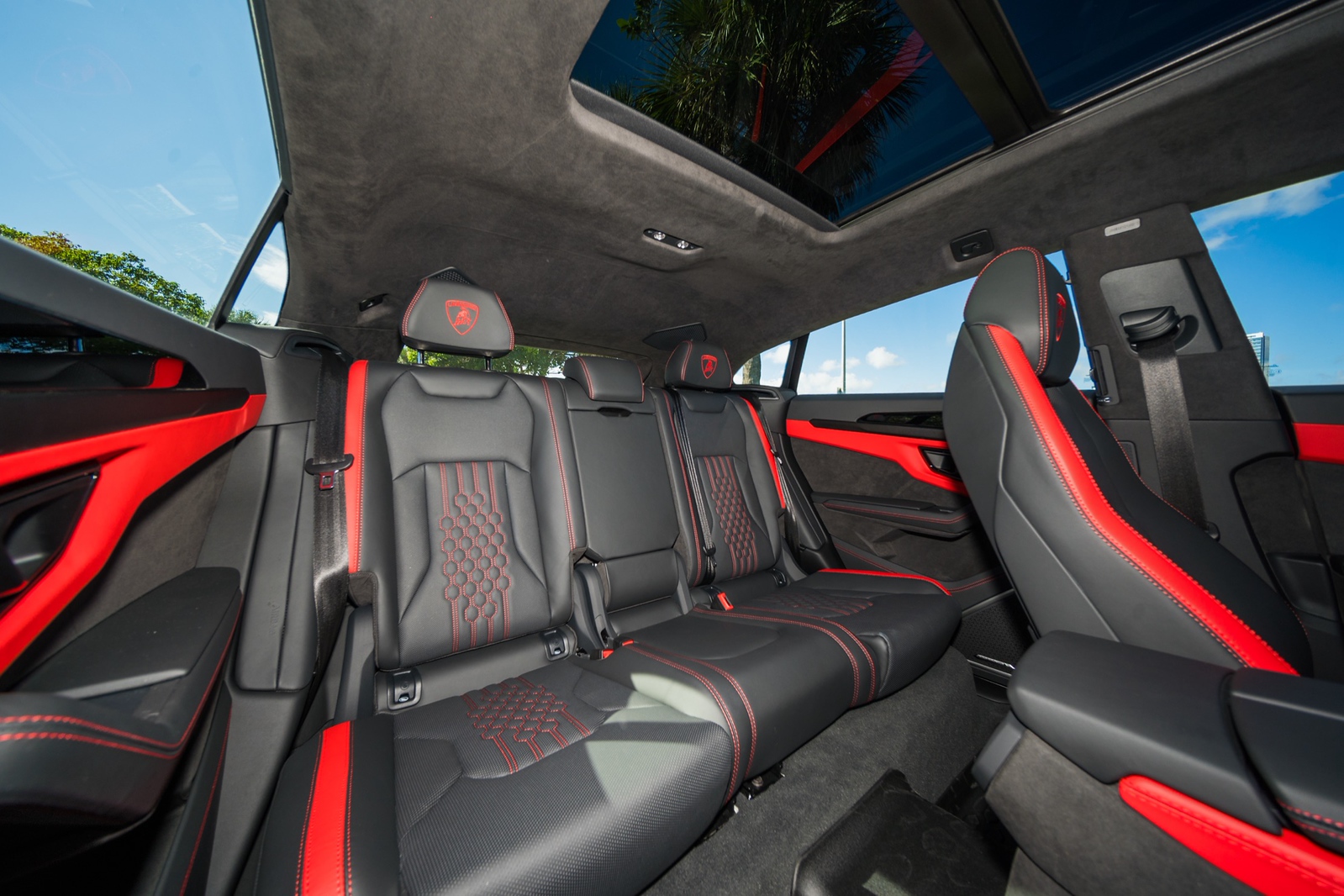 Lamborghini Urus SE Black/Red - thumbnail 9