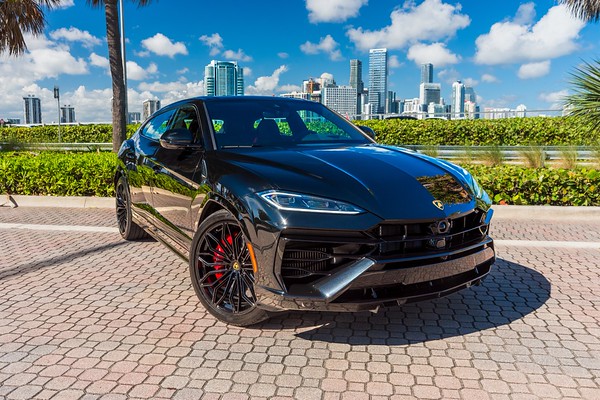Lamborghini Urus SE Black/Red for rent in Miami
