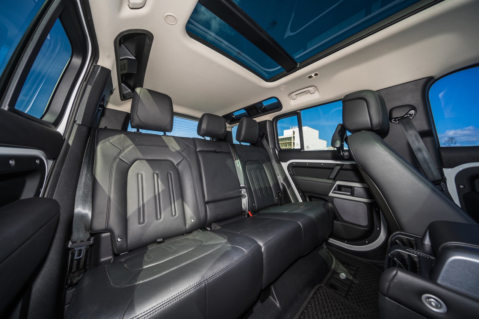 Land Rover Defender White/Grey - thumbnail 7