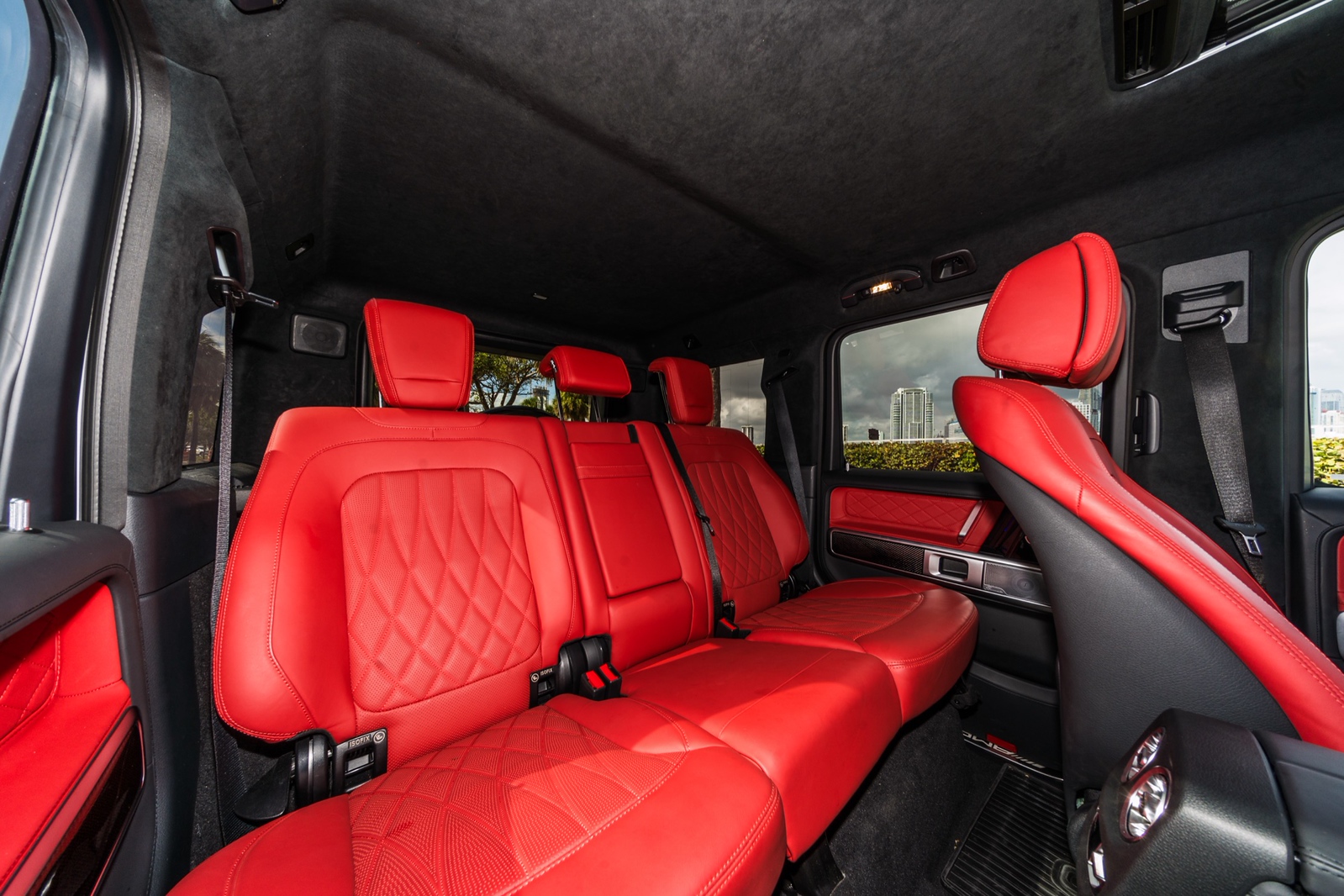 Mercedes-Benz G63 AMG White/Red - thumbnail 3
