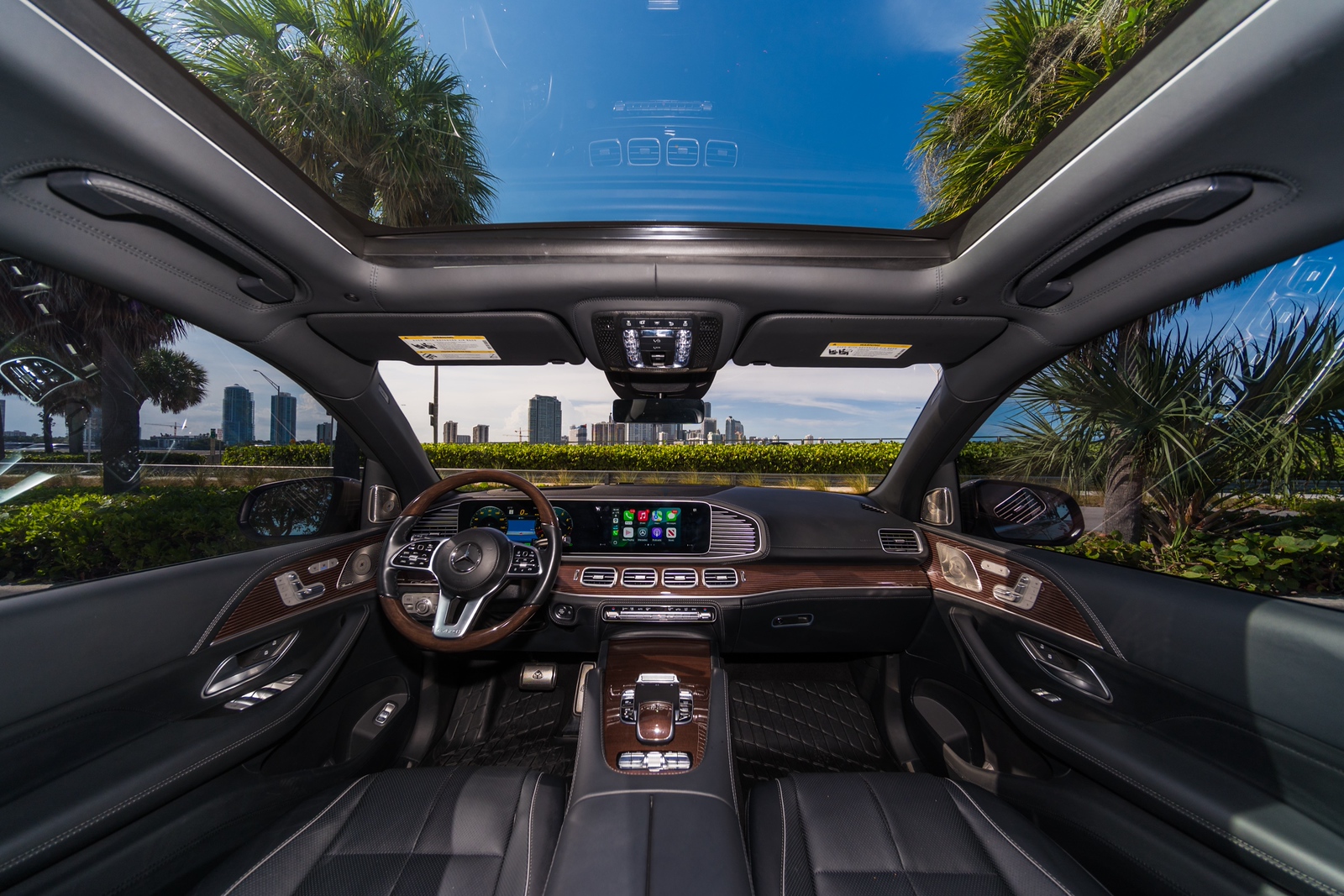 Mercedes-Benz Maybach GLS600 Champagne/Black - thumbnail 2