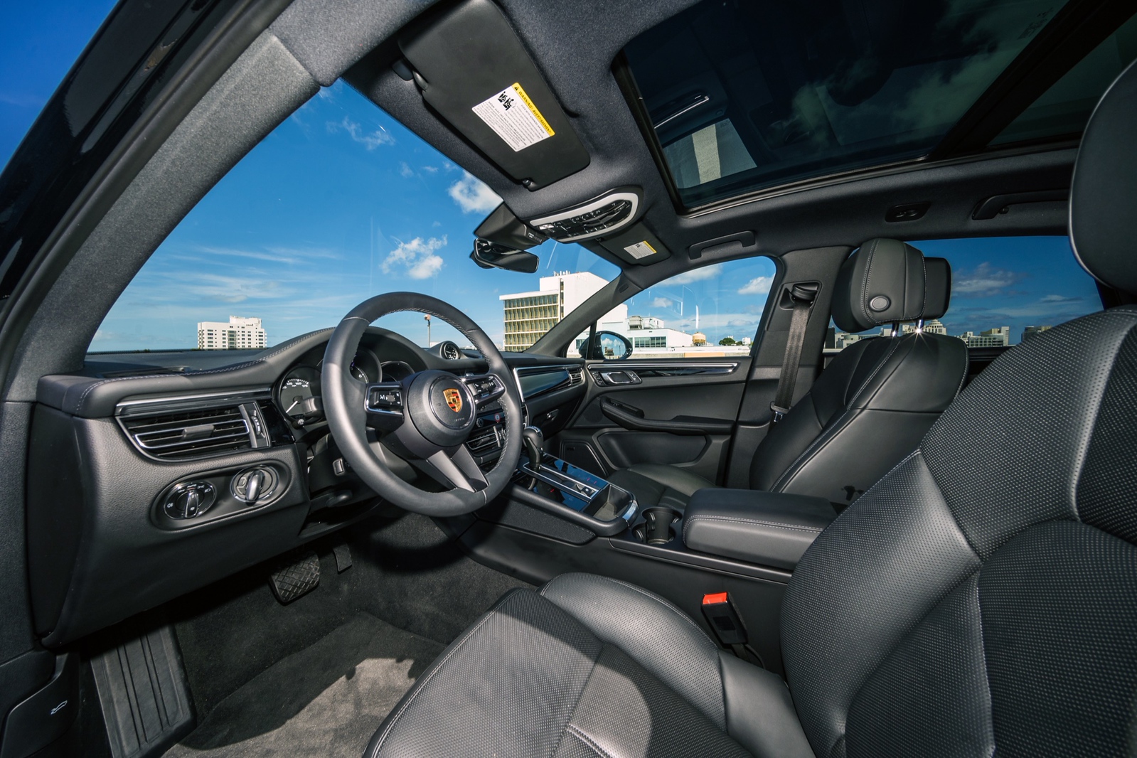Porsche Macan Black/Black - thumbnail 2