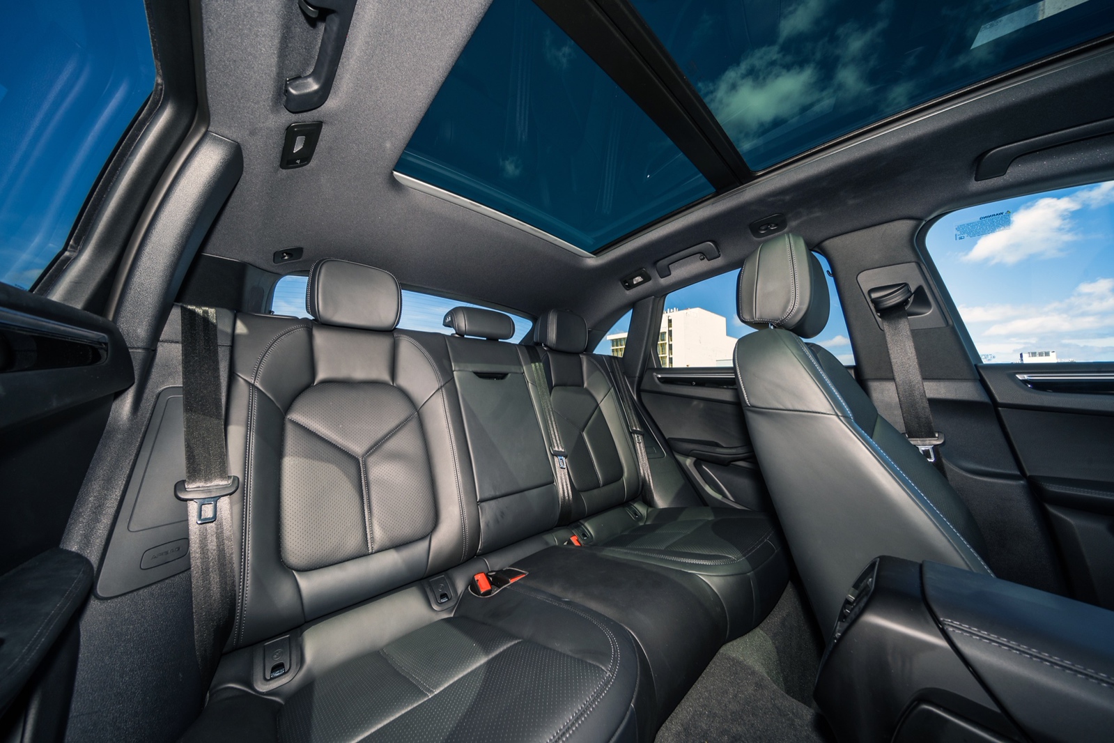 Porsche Macan Black/Black - thumbnail 3