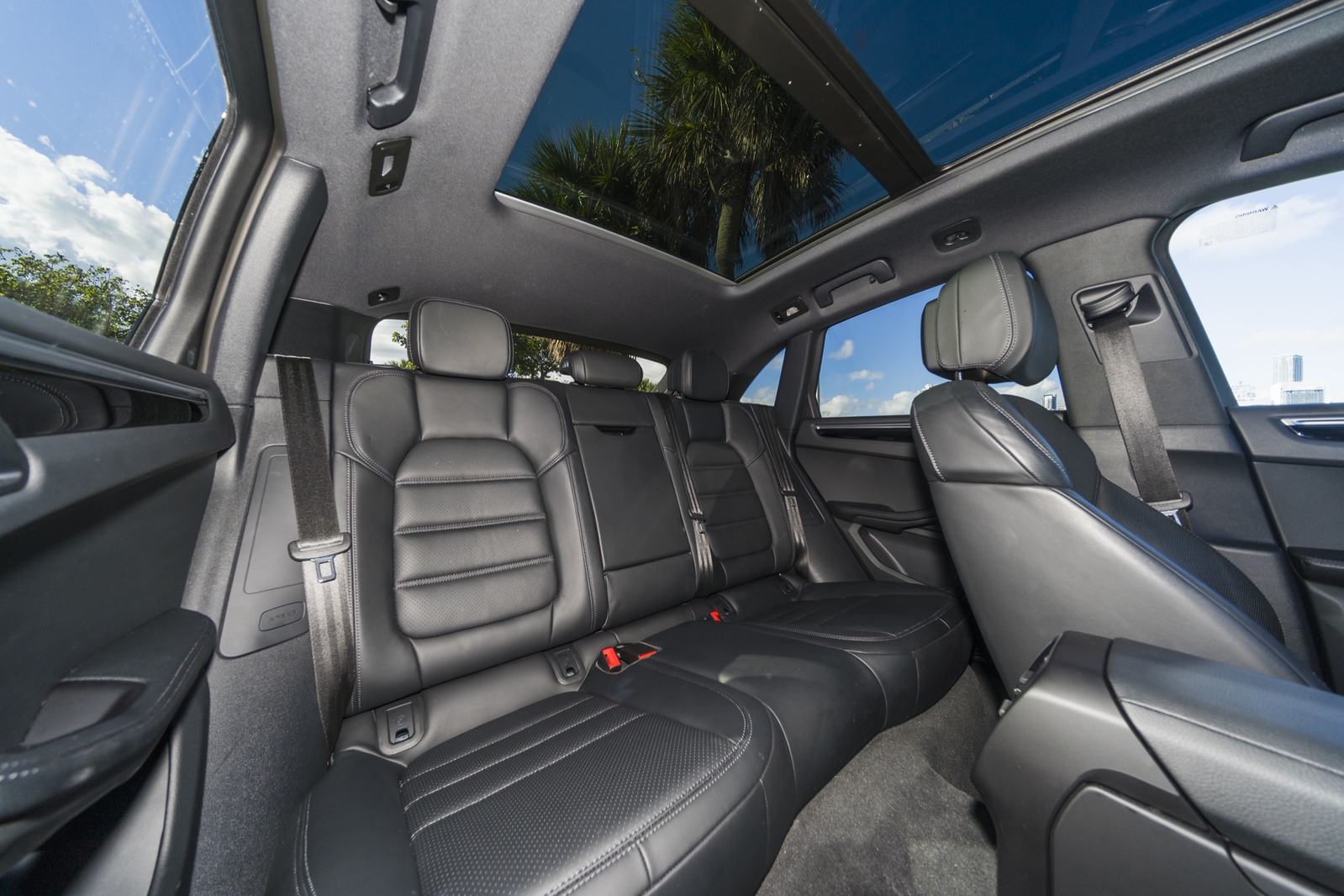 Porsche Macan Grey/Black - thumbnail 4