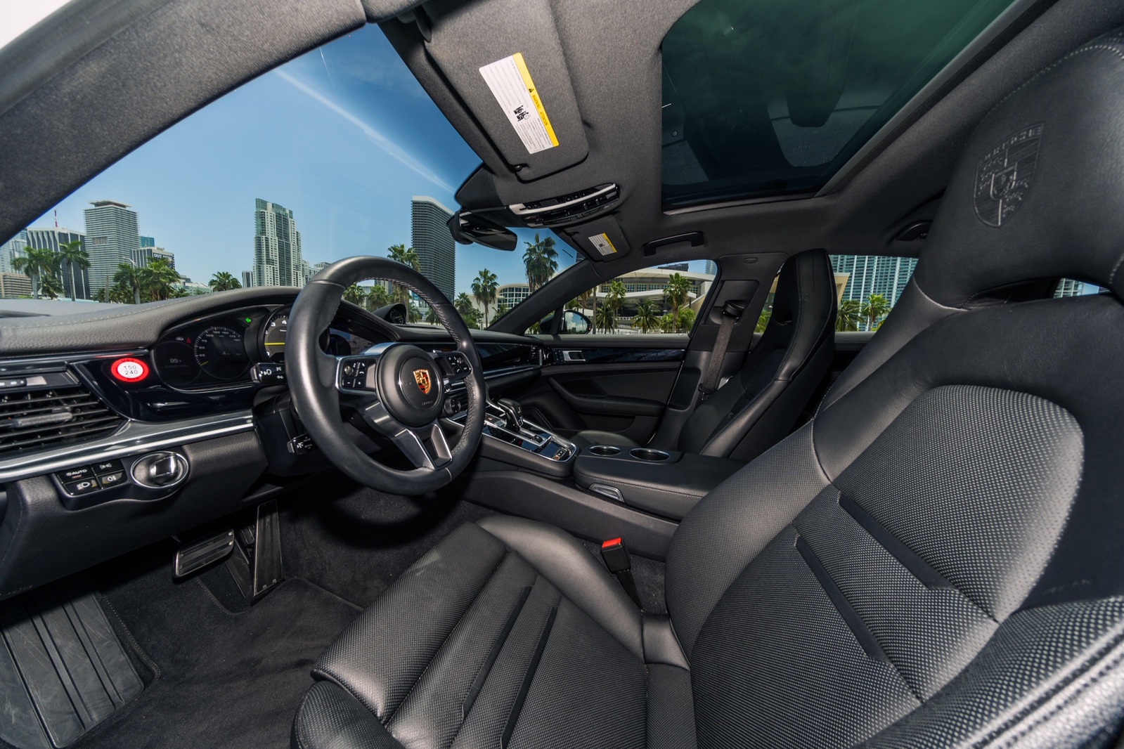 Porsche Panamera 4 E-Hybrid White/Black - thumbnail 2