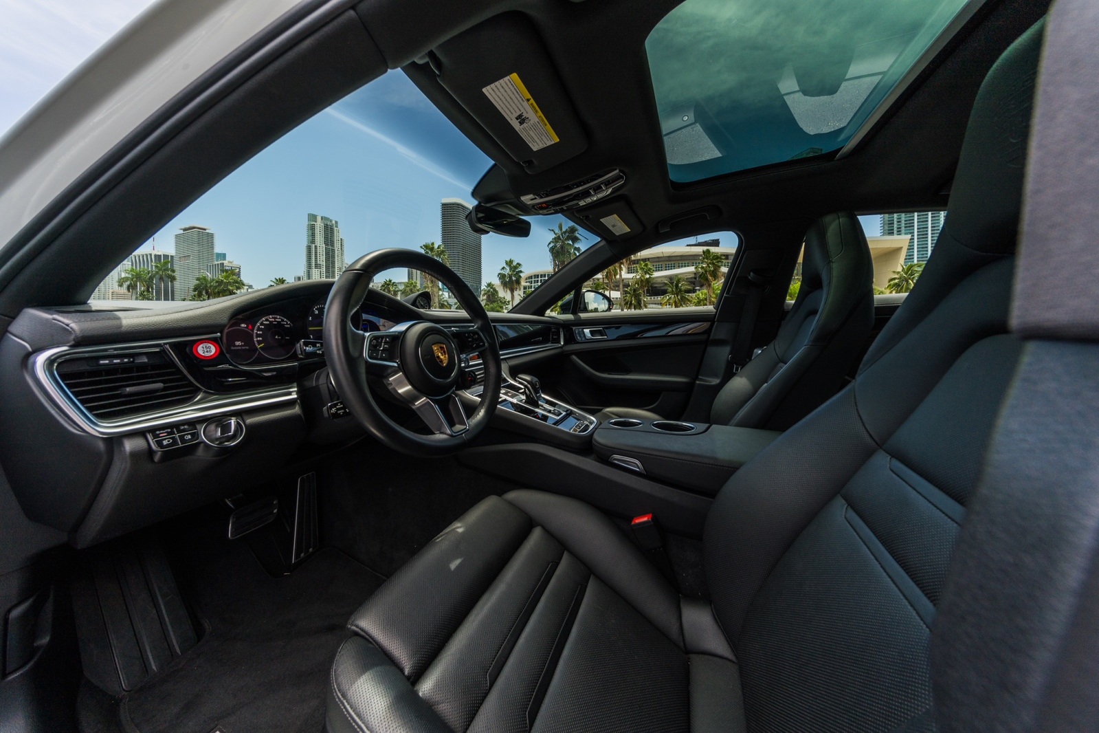 Porsche Panamera 4 E-Hybrid White/Black - thumbnail 3