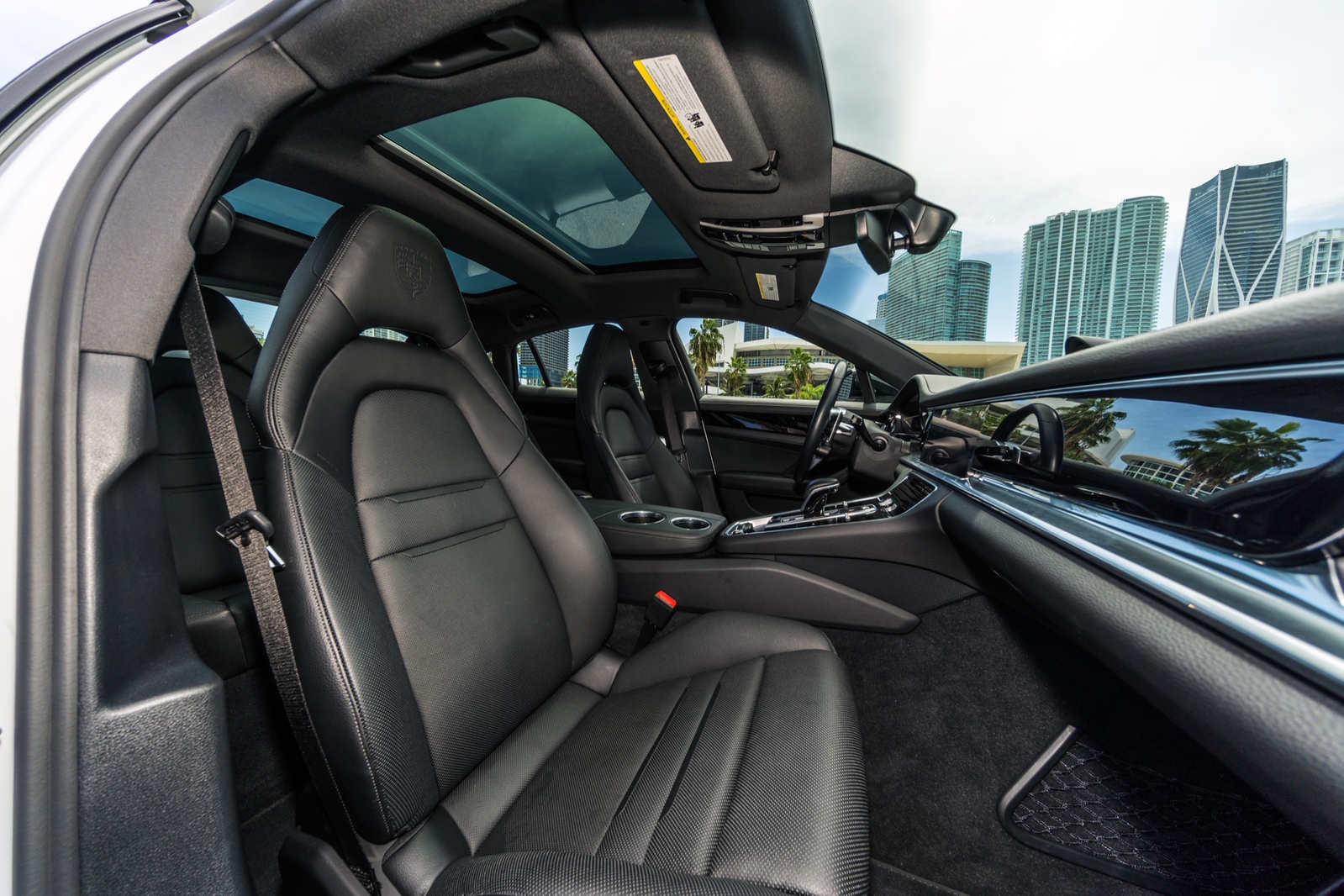 Porsche Panamera 4 E-Hybrid White/Black - thumbnail 5